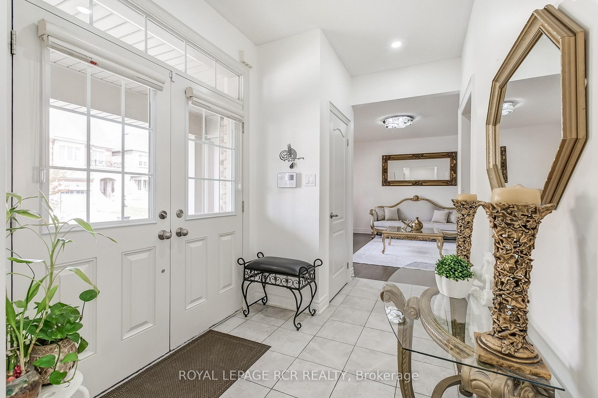 









1


Silver Charm

Drive,
East Gwillimbury,




ON
L9N 0S5

