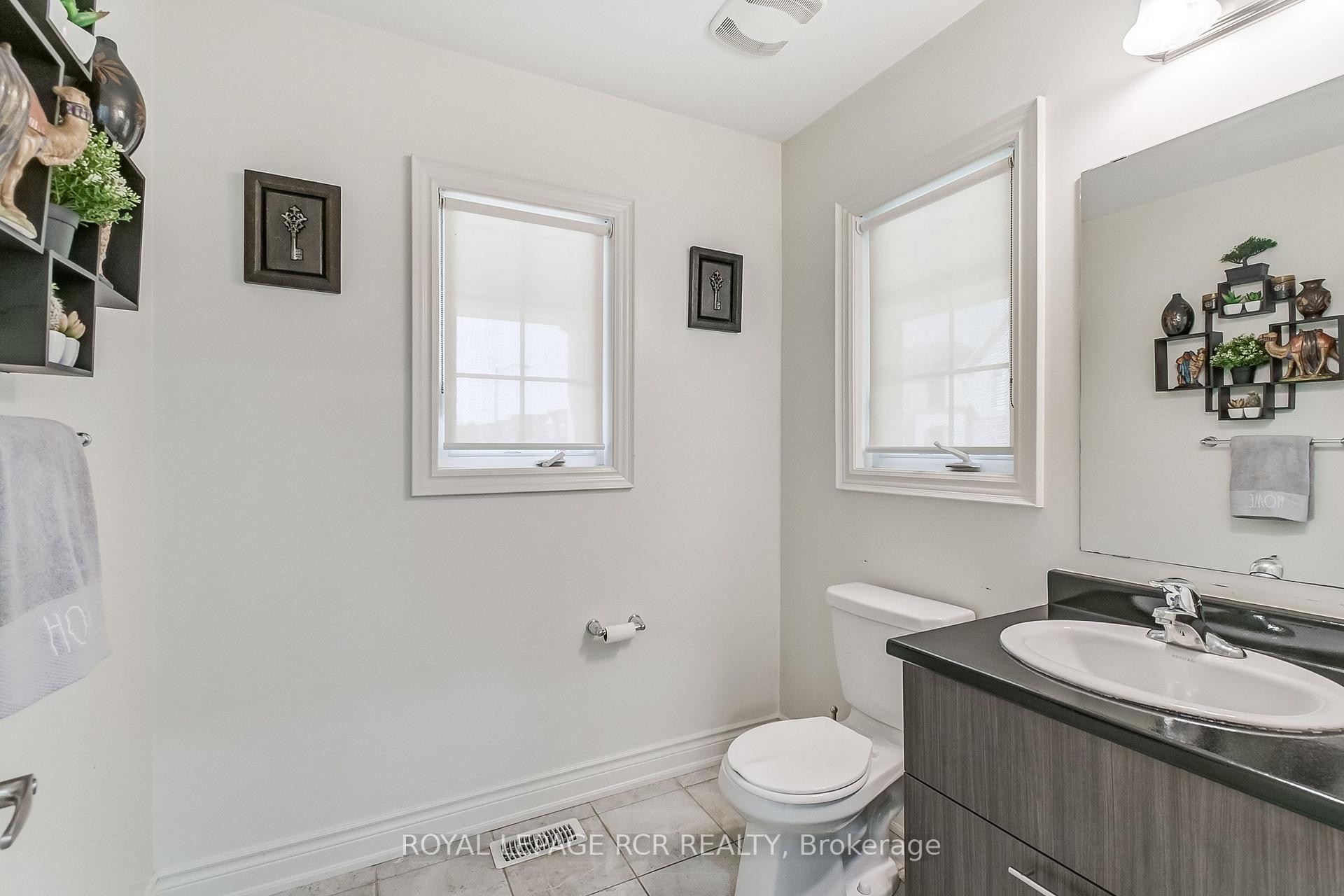 









1


Silver Charm

Drive,
East Gwillimbury,




ON
L9N 0S5


