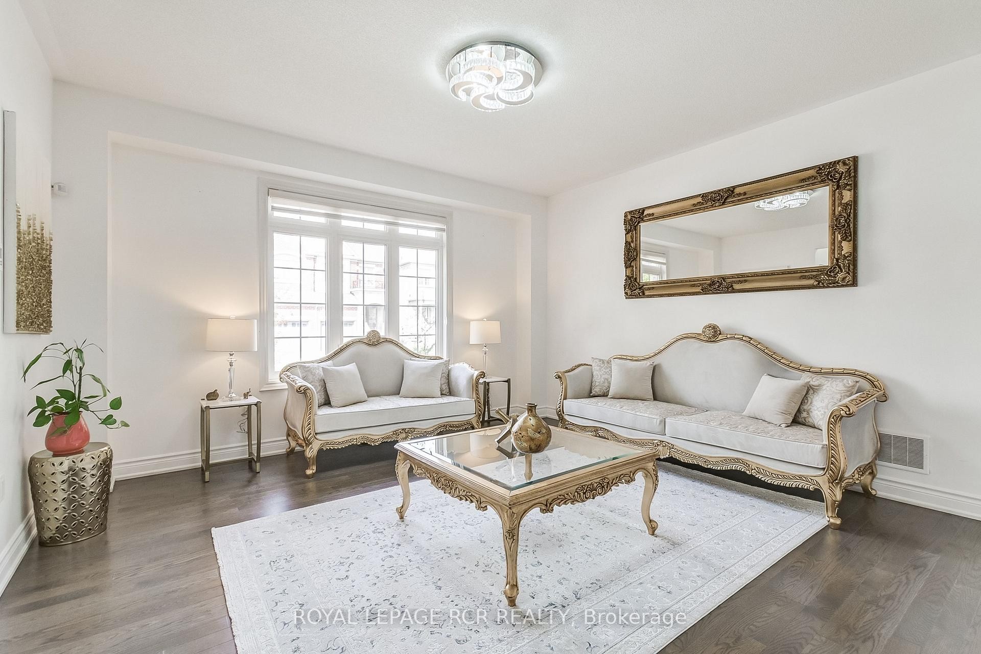 









1


Silver Charm

Drive,
East Gwillimbury,




ON
L9N 0S5

