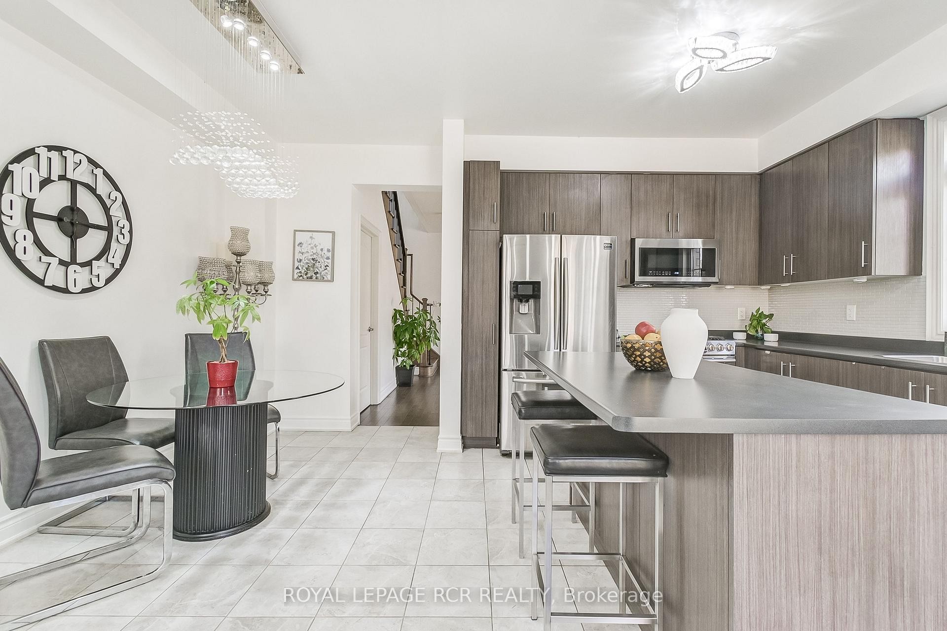 









1


Silver Charm

Drive,
East Gwillimbury,




ON
L9N 0S5

