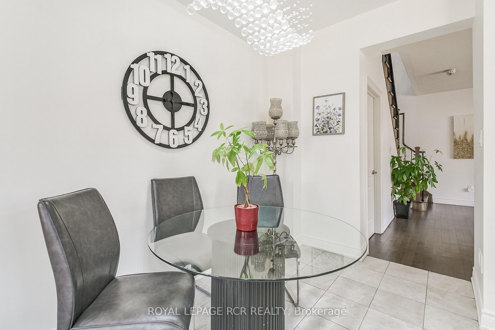 









1


Silver Charm

Drive,
East Gwillimbury,




ON
L9N 0S5

