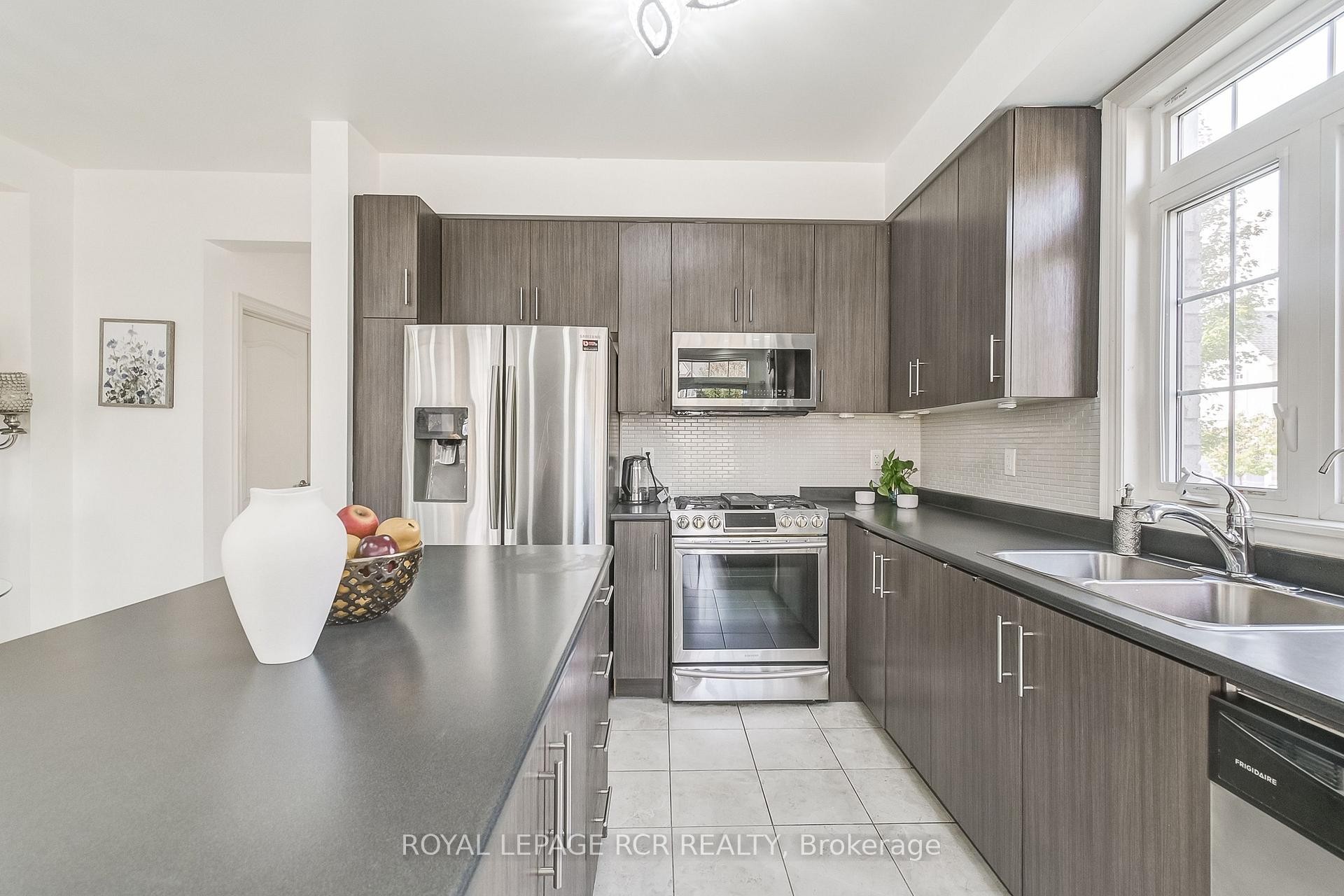 









1


Silver Charm

Drive,
East Gwillimbury,




ON
L9N 0S5

