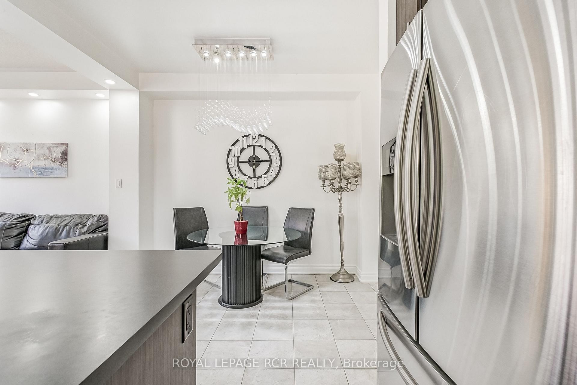 









1


Silver Charm

Drive,
East Gwillimbury,




ON
L9N 0S5

