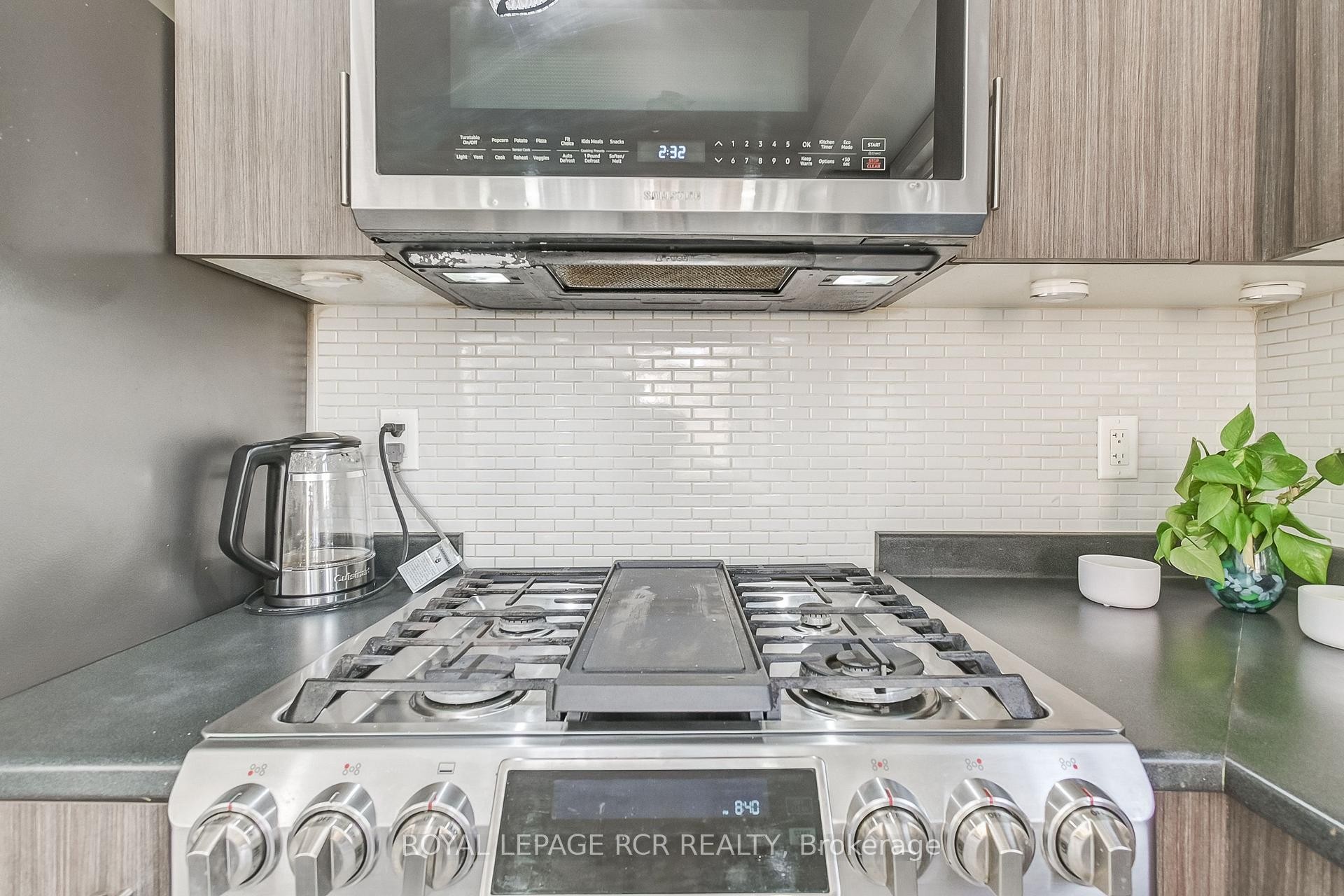 









1


Silver Charm

Drive,
East Gwillimbury,




ON
L9N 0S5


