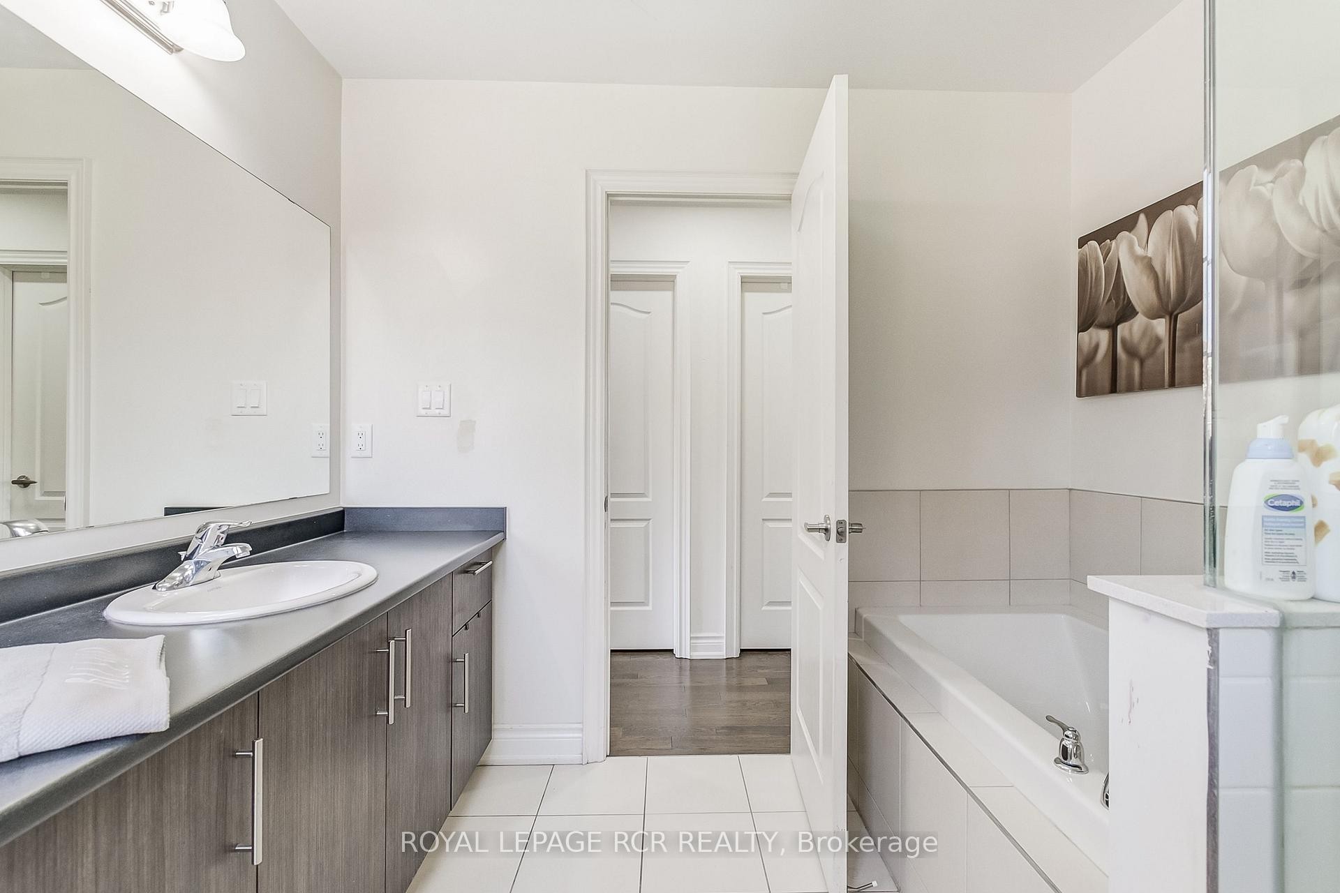 









1


Silver Charm

Drive,
East Gwillimbury,




ON
L9N 0S5


