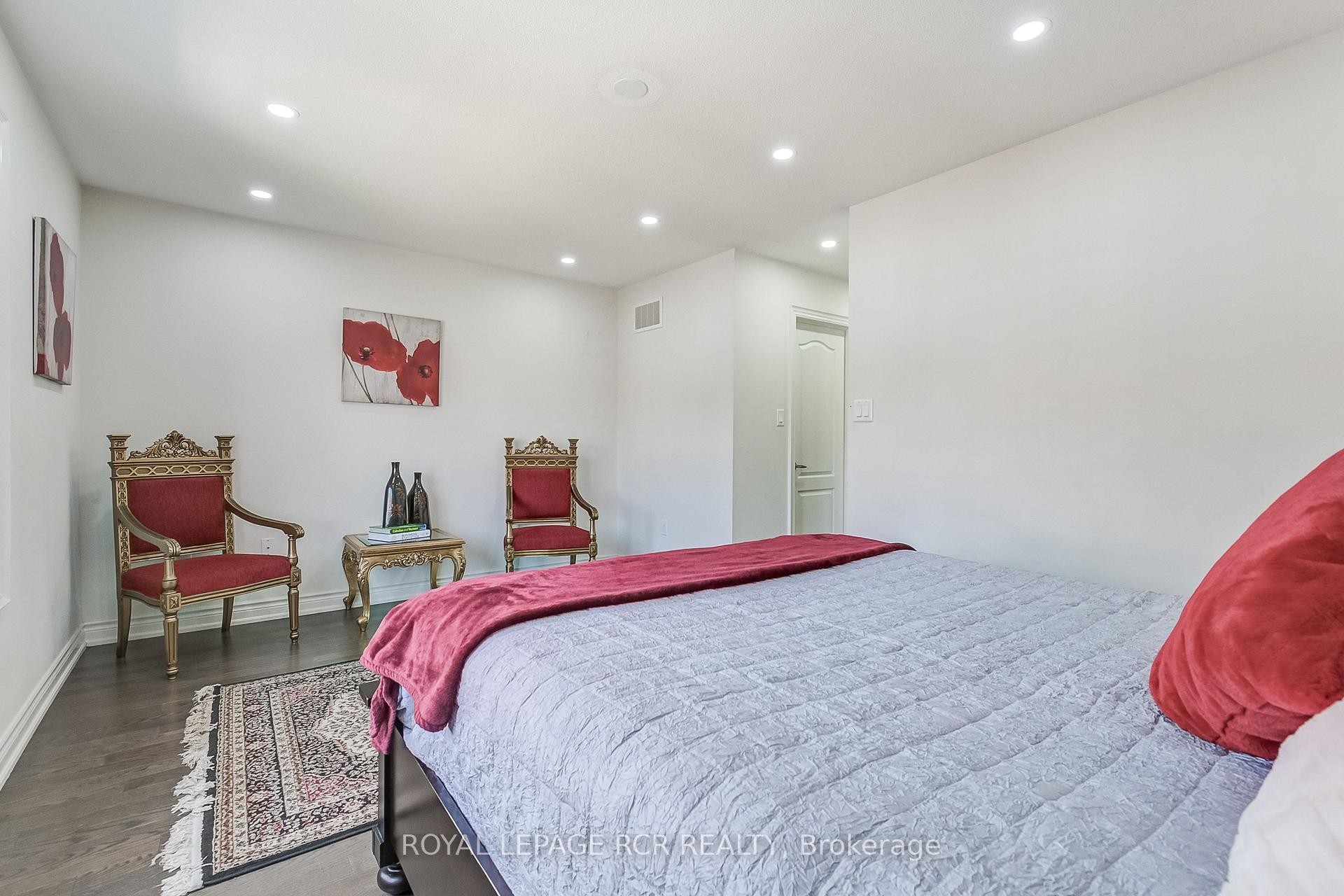 









1


Silver Charm

Drive,
East Gwillimbury,




ON
L9N 0S5

