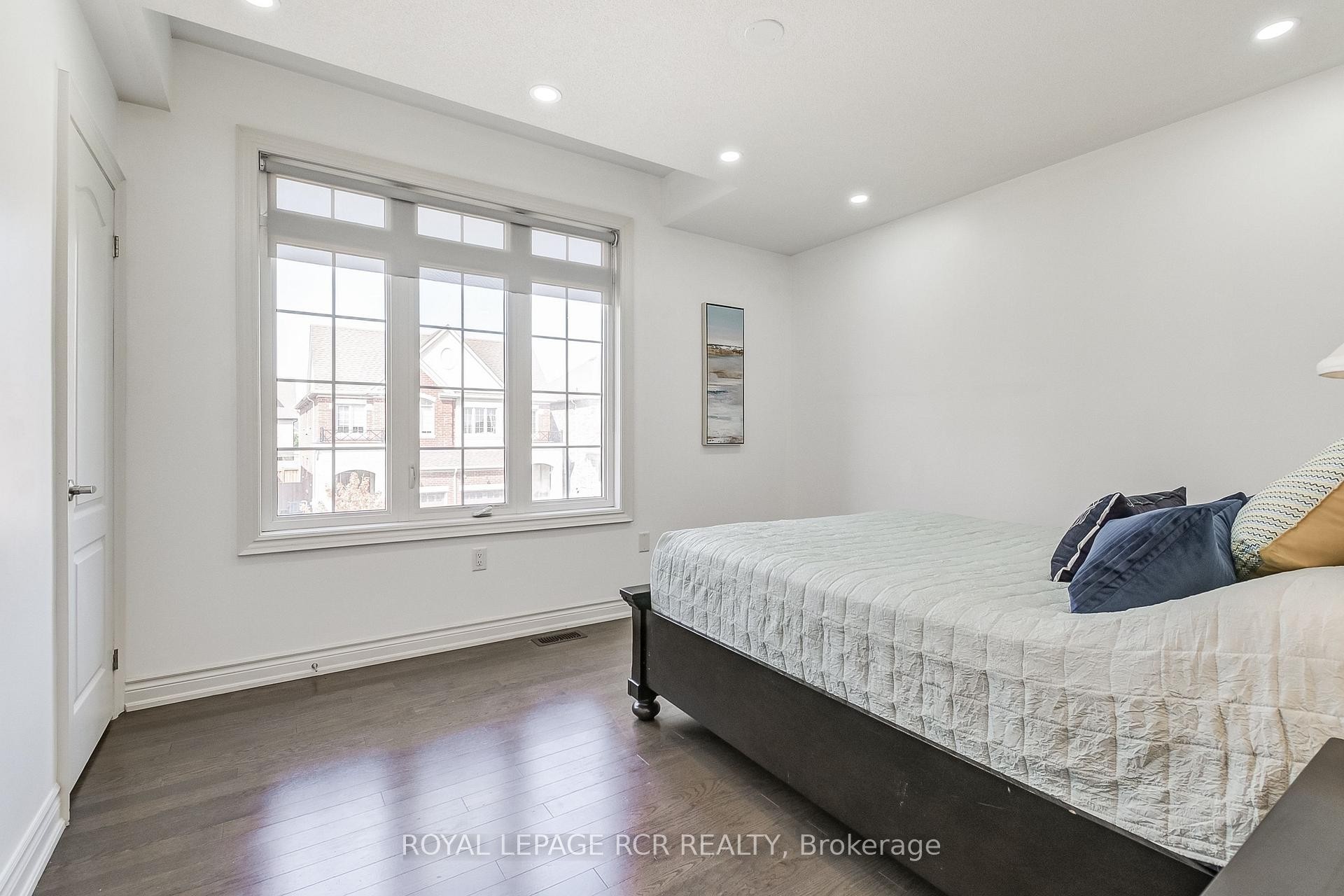 









1


Silver Charm

Drive,
East Gwillimbury,




ON
L9N 0S5

