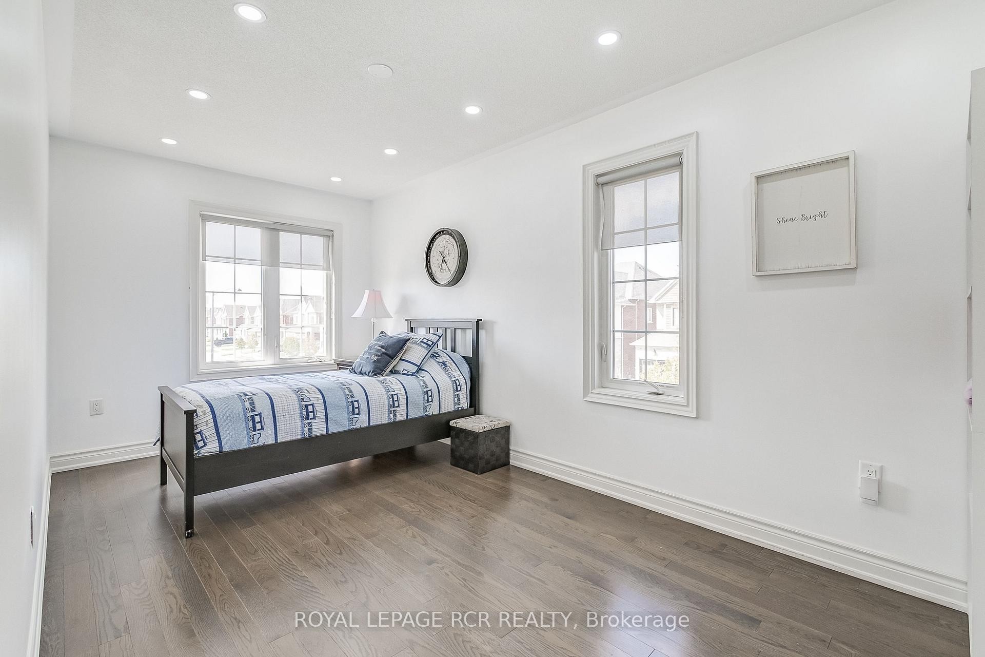 









1


Silver Charm

Drive,
East Gwillimbury,




ON
L9N 0S5

