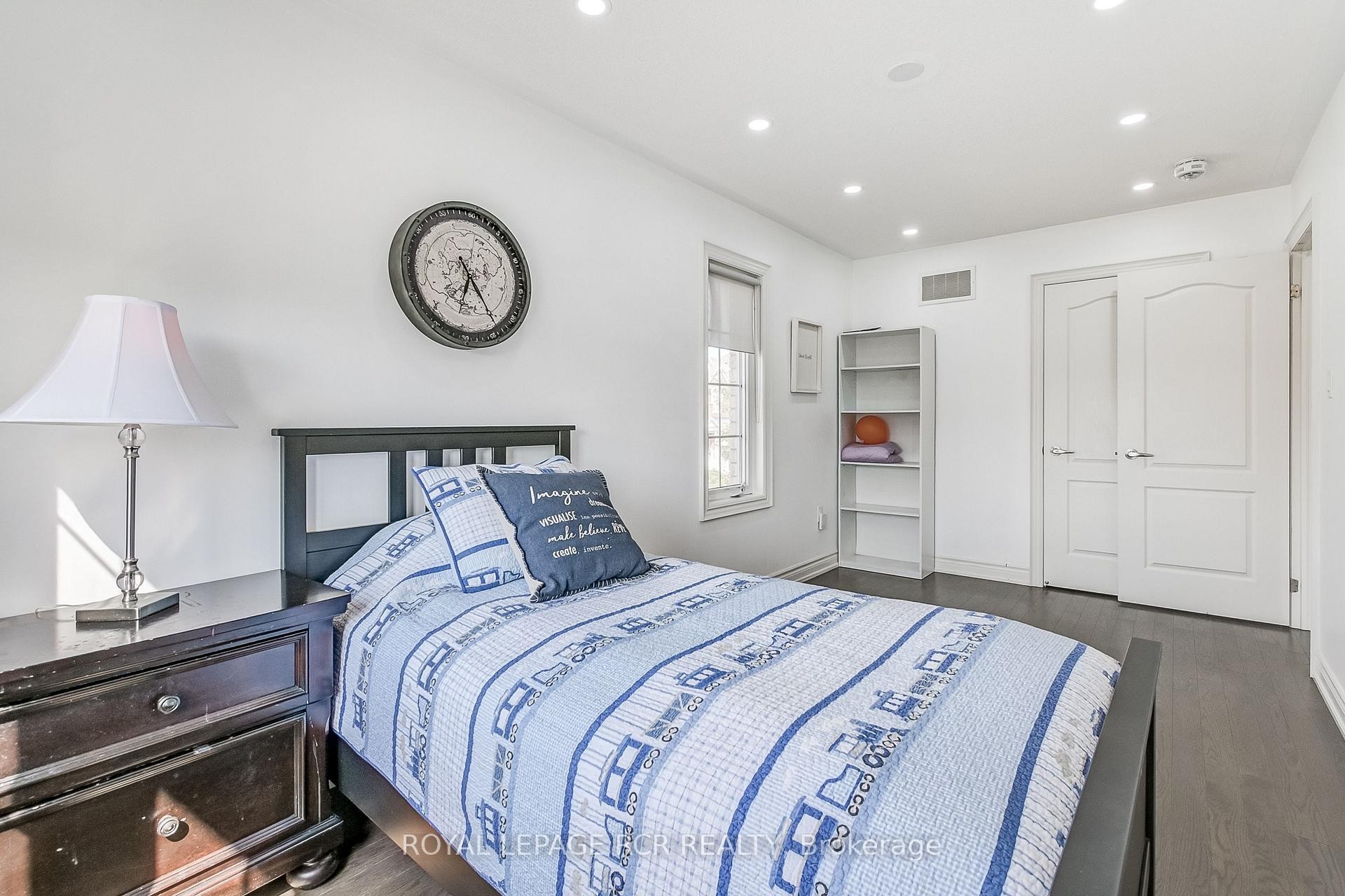 









1


Silver Charm

Drive,
East Gwillimbury,




ON
L9N 0S5


