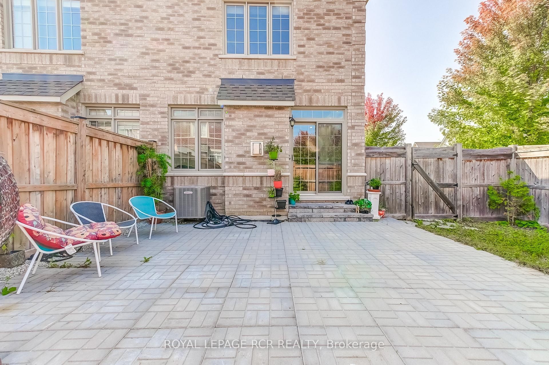 









1


Silver Charm

Drive,
East Gwillimbury,




ON
L9N 0S5

