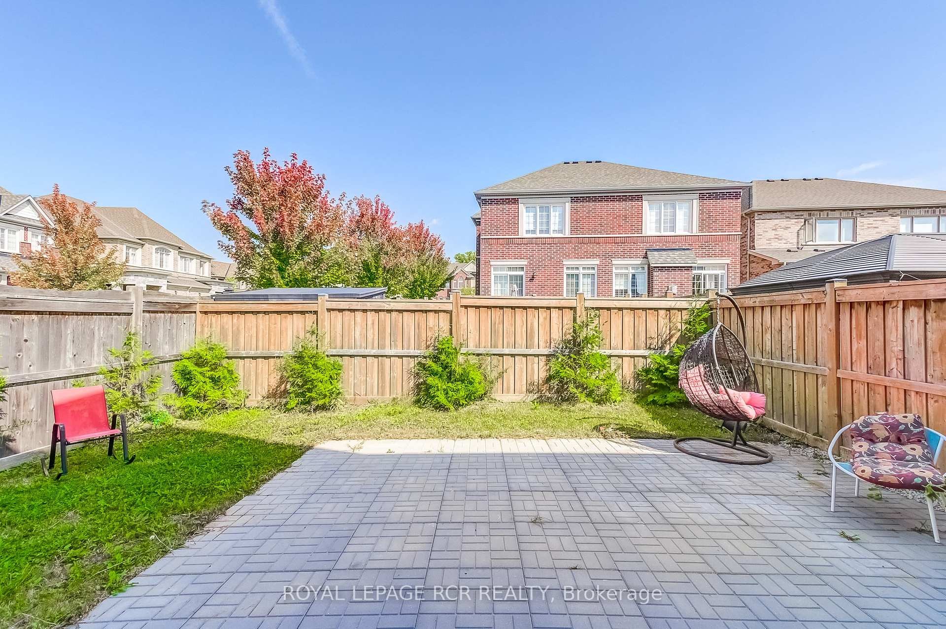 









1


Silver Charm

Drive,
East Gwillimbury,




ON
L9N 0S5


