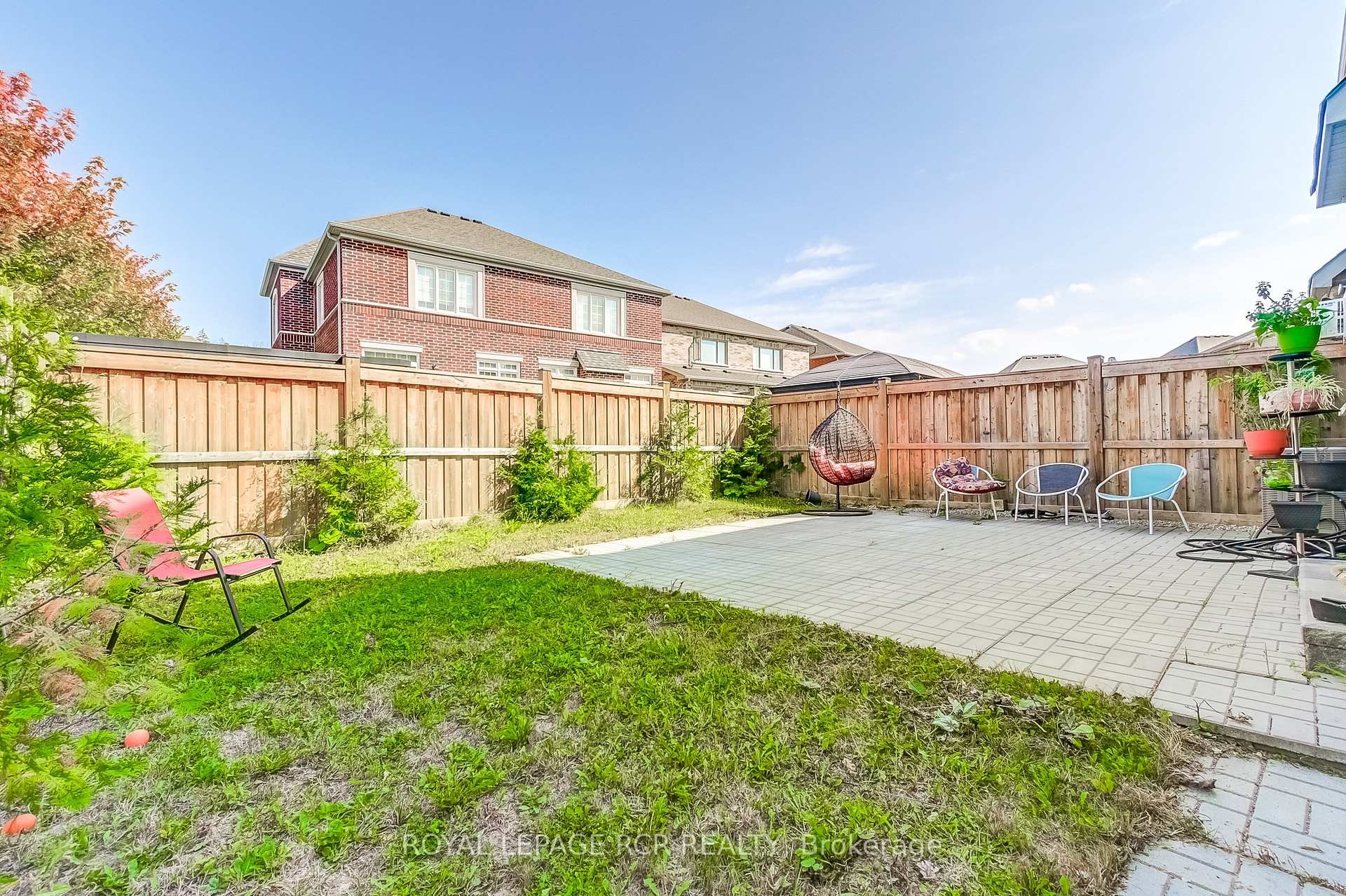 









1


Silver Charm

Drive,
East Gwillimbury,




ON
L9N 0S5

