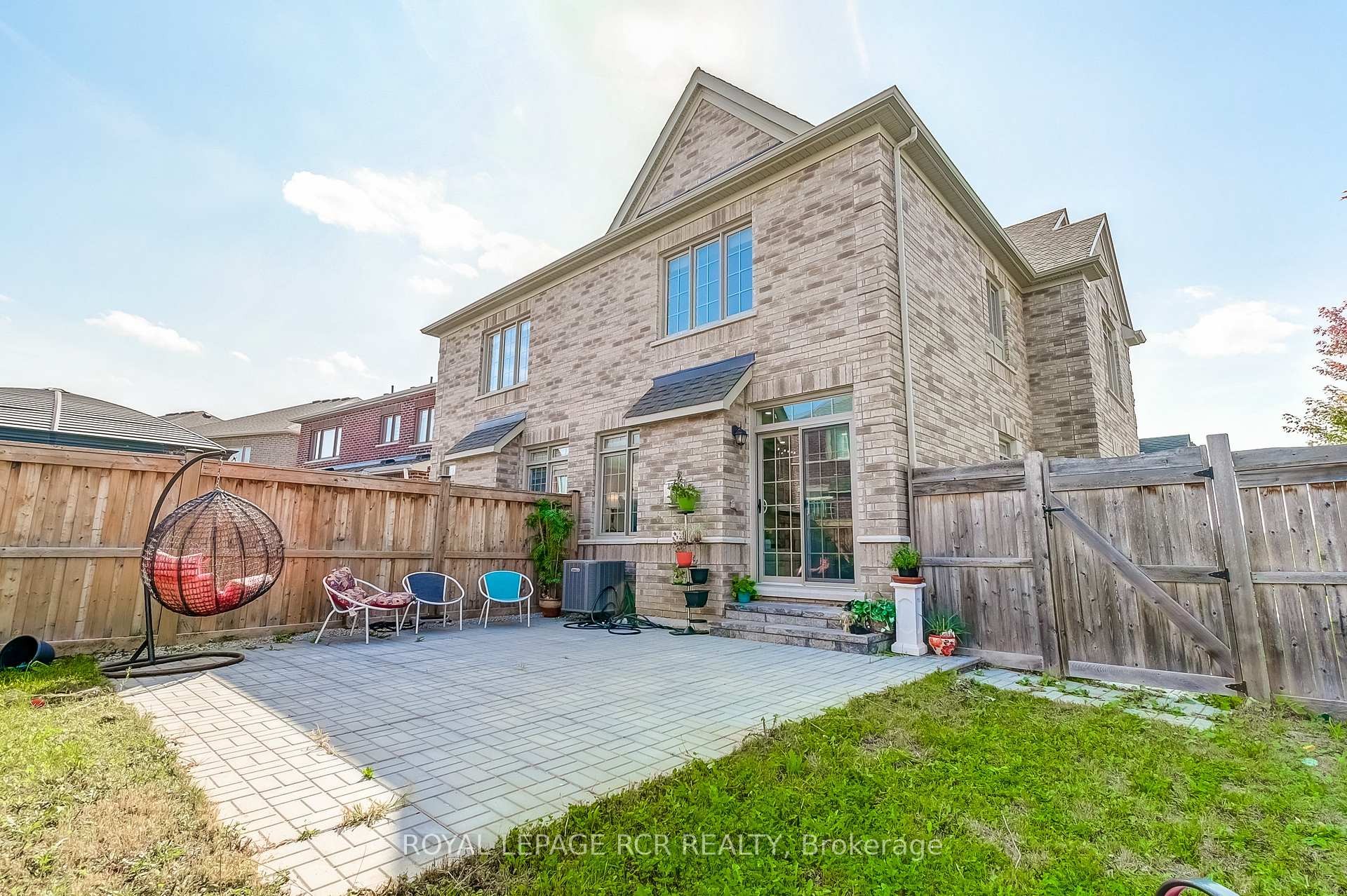 









1


Silver Charm

Drive,
East Gwillimbury,




ON
L9N 0S5

