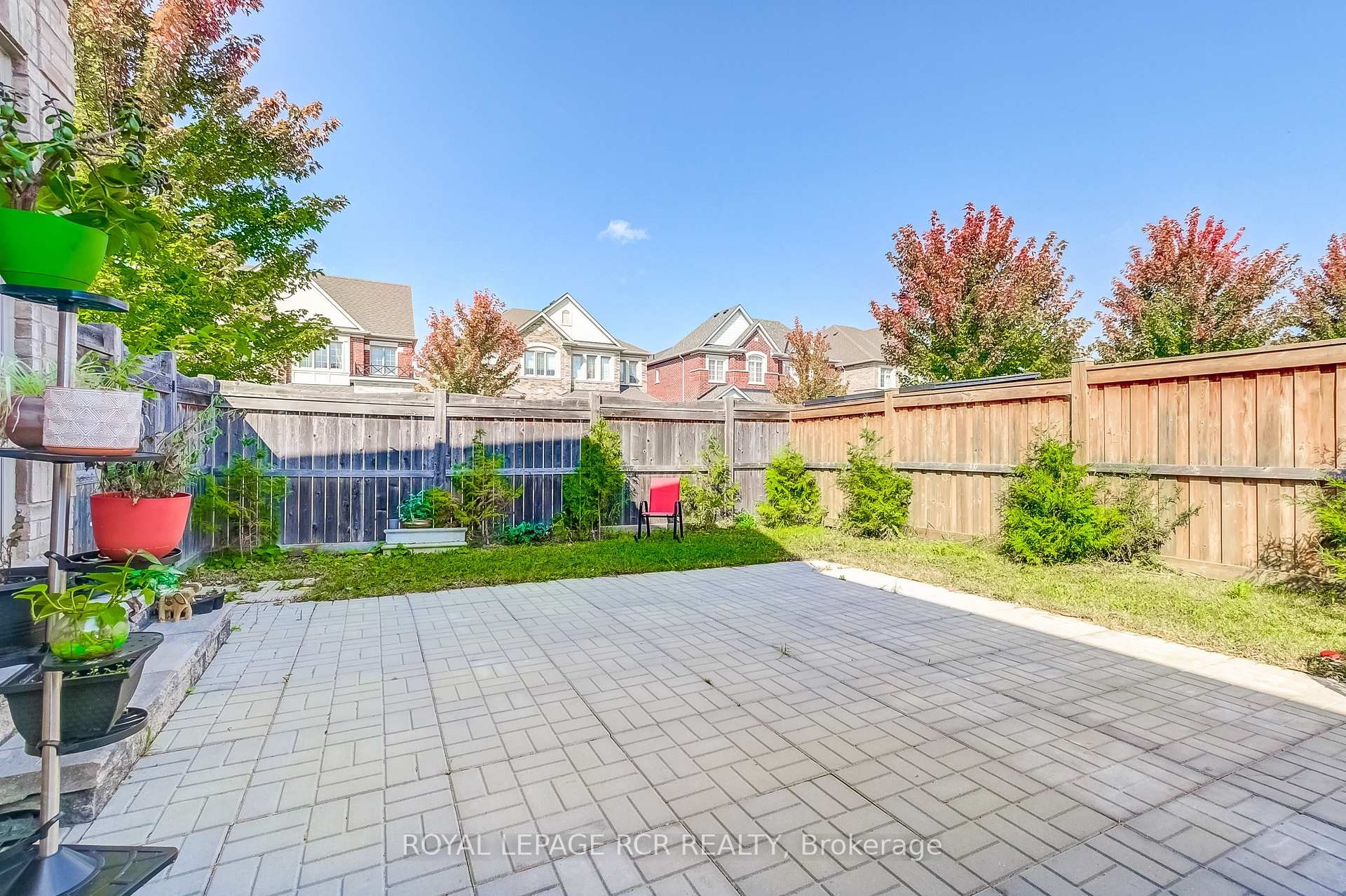 









1


Silver Charm

Drive,
East Gwillimbury,




ON
L9N 0S5

