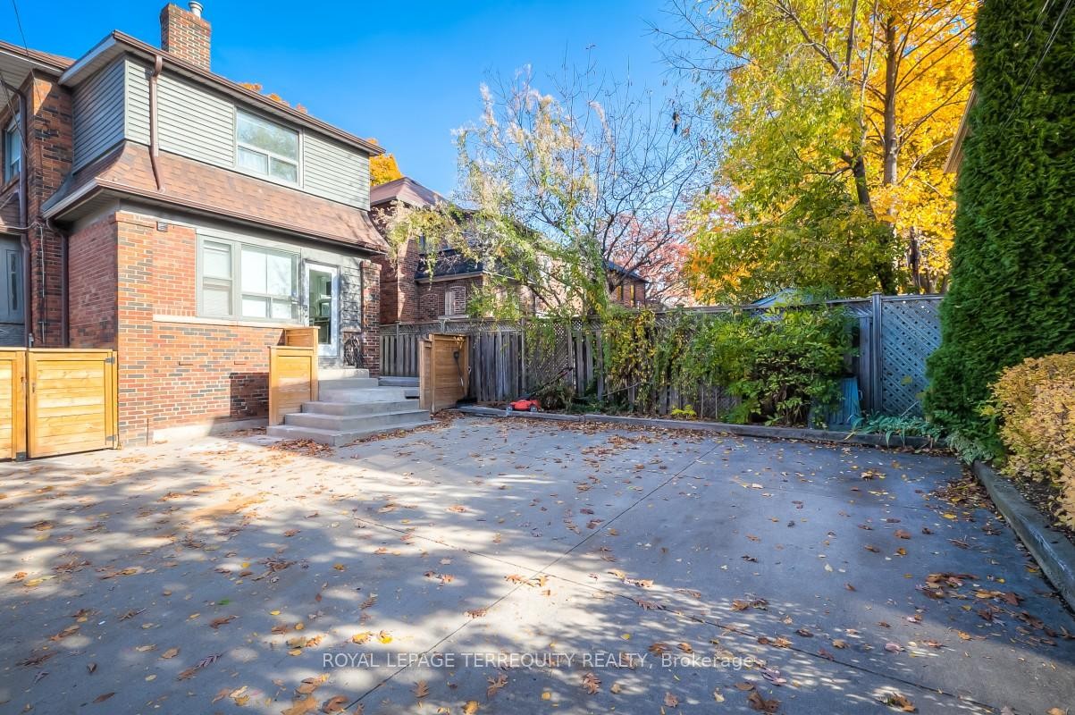 









135


Jane

Street, 1,
Toronto,




ON
M6S 3Y7

