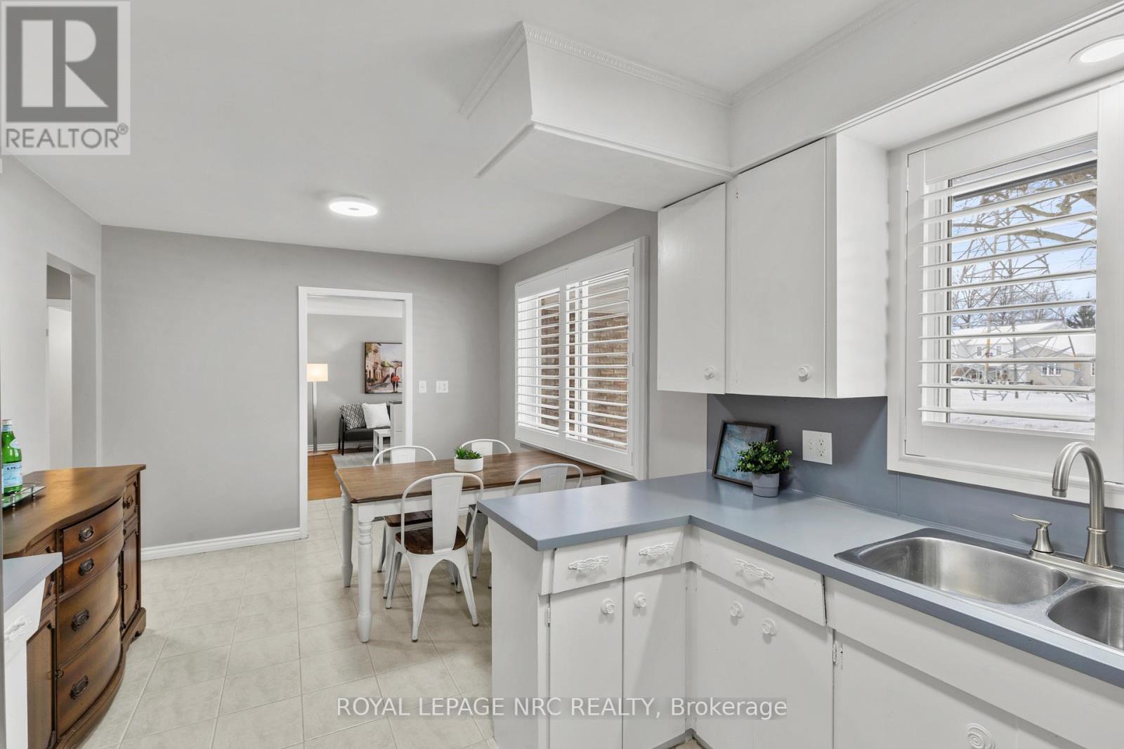 












195 RYKERT STREET

,
St. Catharines (Rykert/Vansickle),




Ontario
L2S2B5

