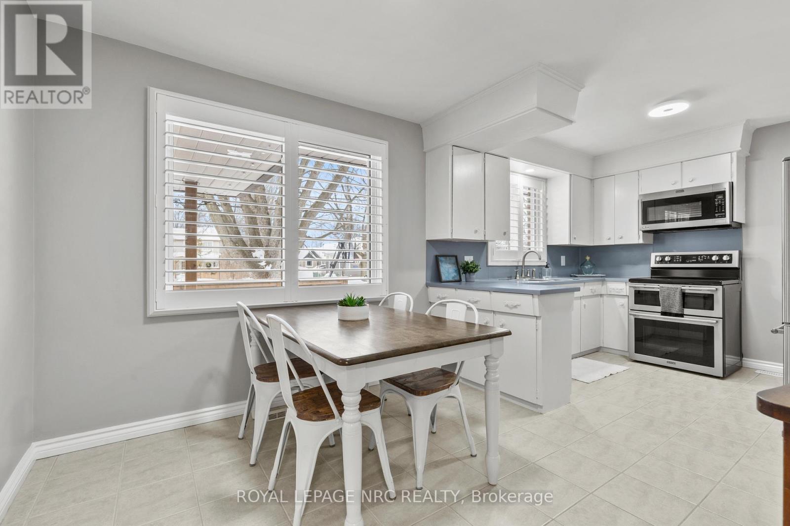 












195 RYKERT STREET

,
St. Catharines (Rykert/Vansickle),




Ontario
L2S2B5

