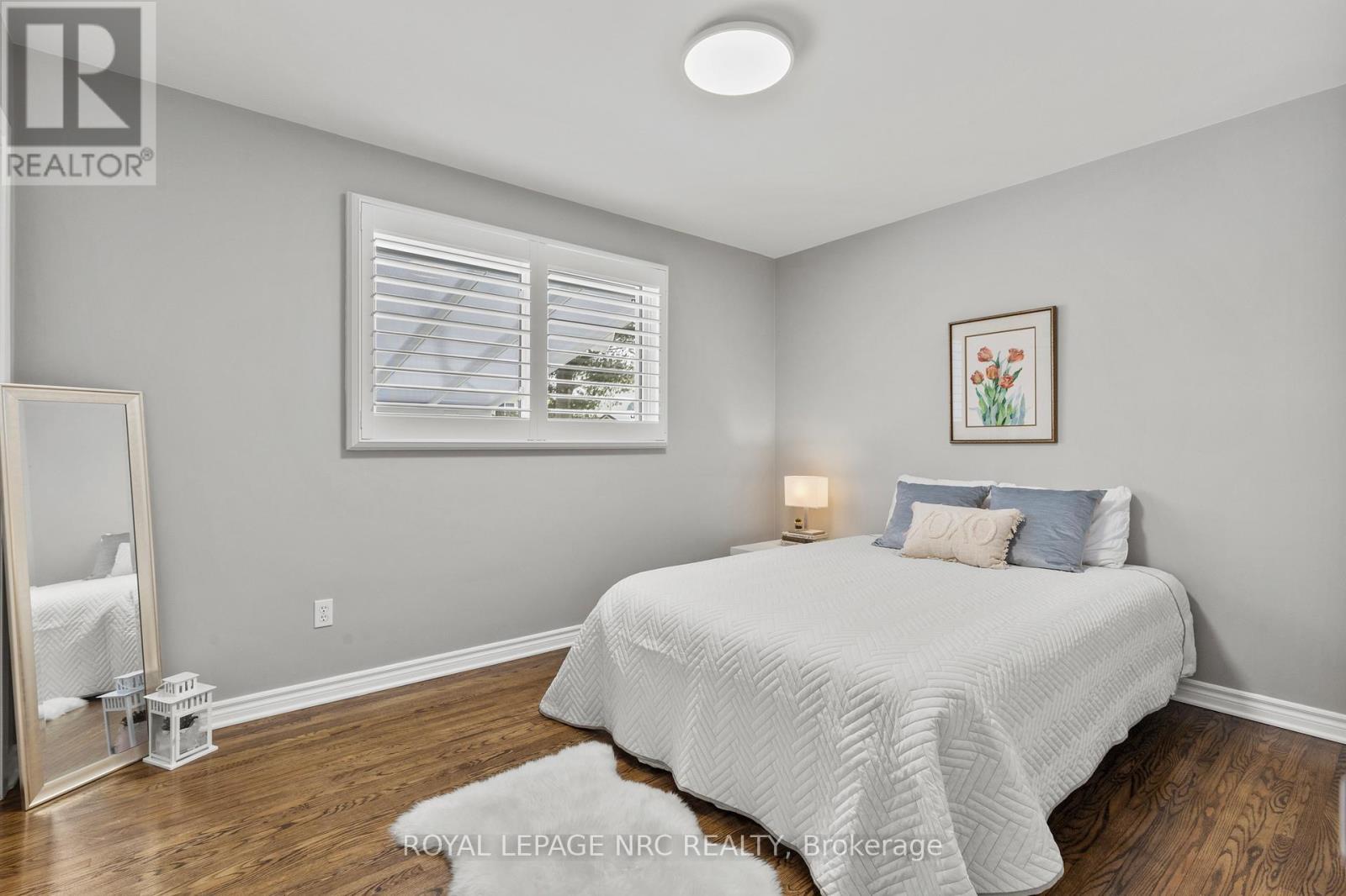 












195 RYKERT STREET

,
St. Catharines (Rykert/Vansickle),




Ontario
L2S2B5

