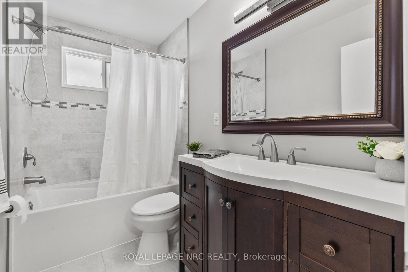 












195 RYKERT STREET

,
St. Catharines (Rykert/Vansickle),




Ontario
L2S2B5

