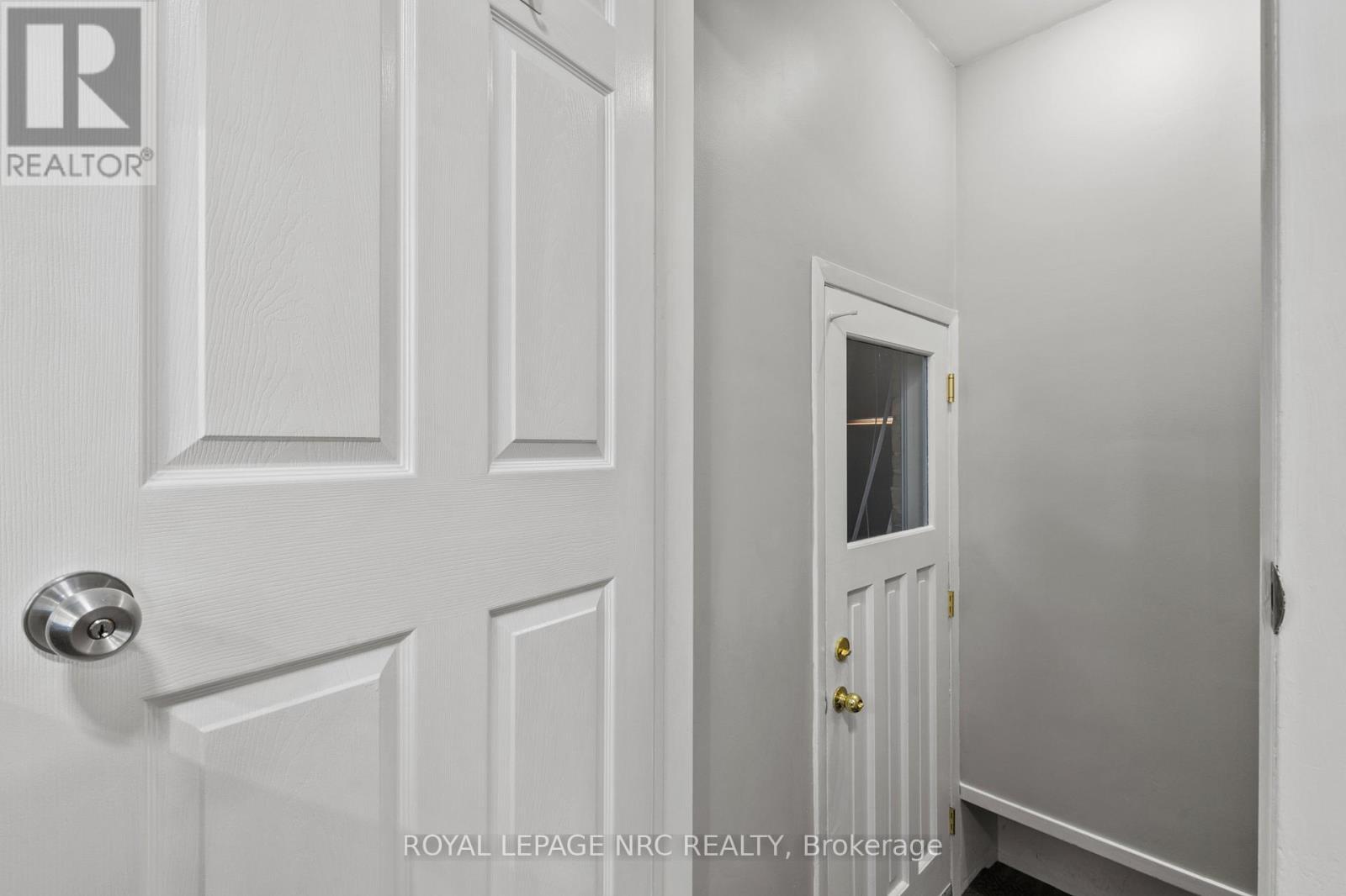 












195 RYKERT STREET

,
St. Catharines (Rykert/Vansickle),




Ontario
L2S2B5

