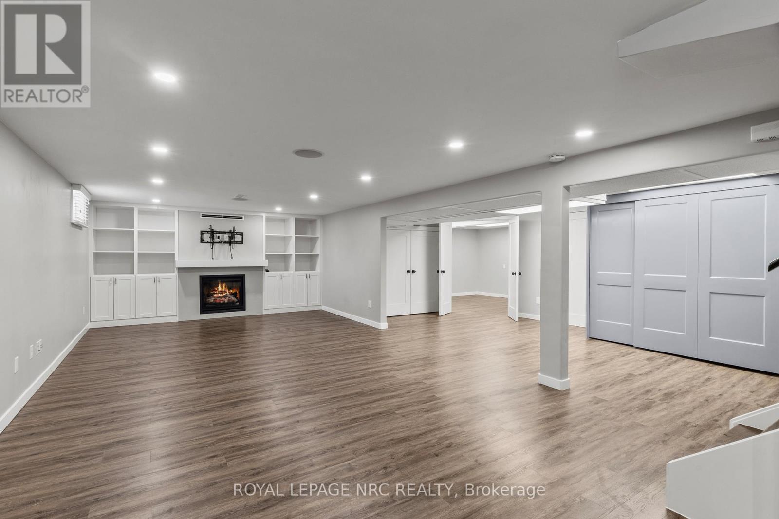 












195 RYKERT STREET

,
St. Catharines (Rykert/Vansickle),




Ontario
L2S2B5

