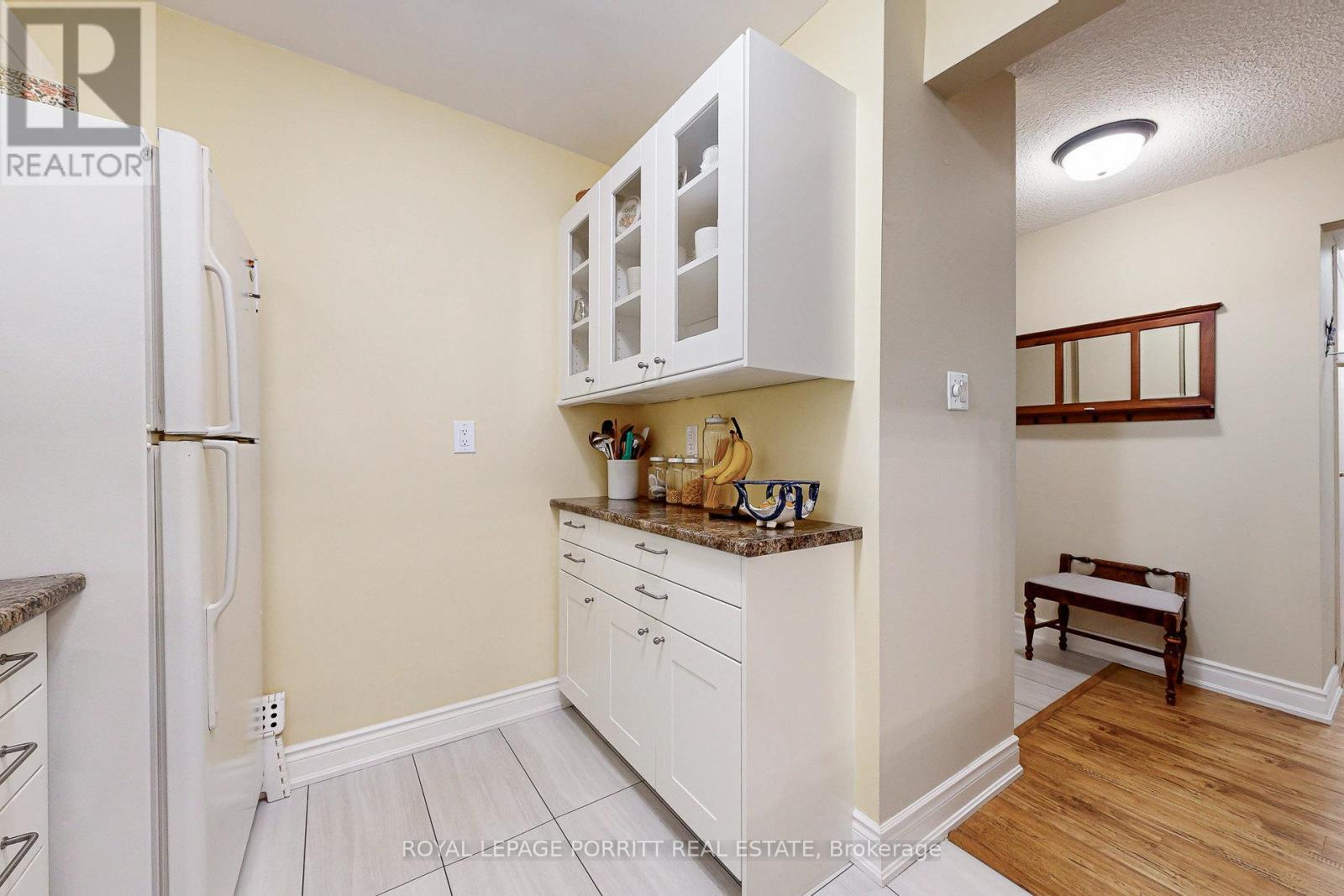 












208 - 3835 LAKE SHORE BOULEVARD W

,
Toronto,




Ontario
M8W1R2

