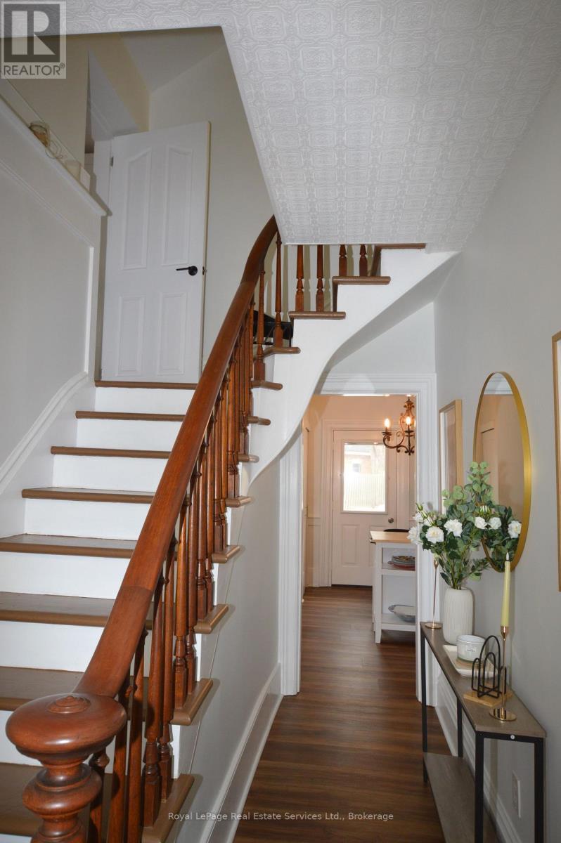 












92 ADAM STREET

,
Cambridge,




Ontario
N3C2K6

