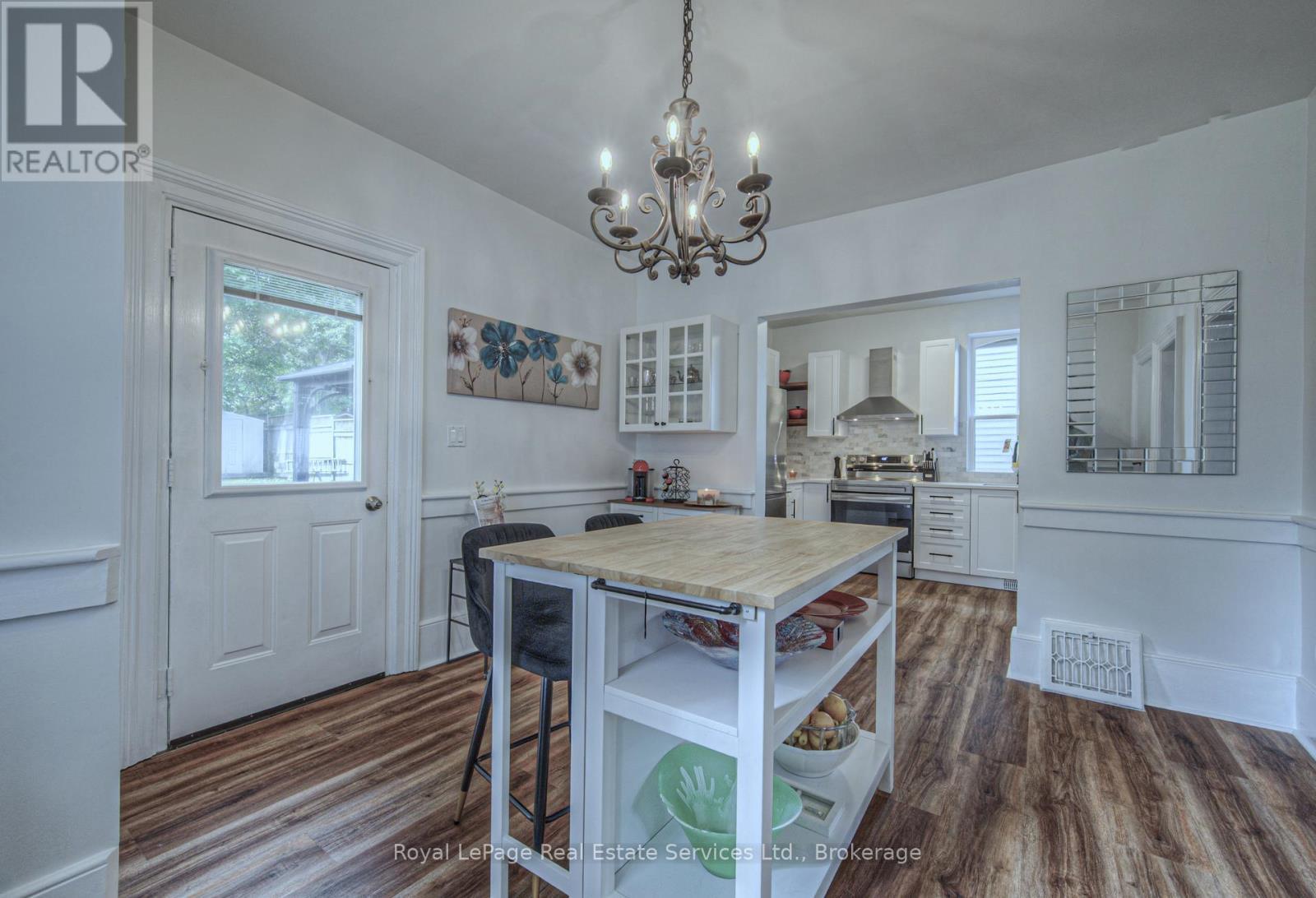 












92 ADAM STREET

,
Cambridge,




Ontario
N3C2K6

