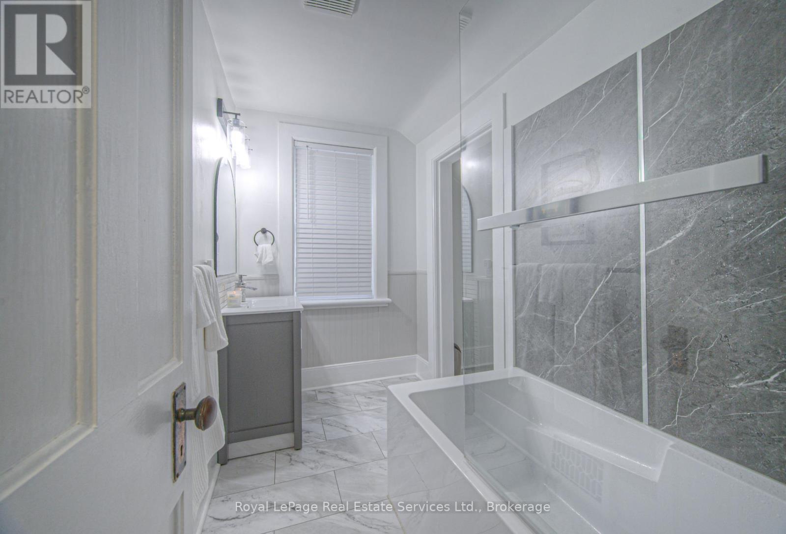 












92 ADAM STREET

,
Cambridge,




Ontario
N3C2K6

