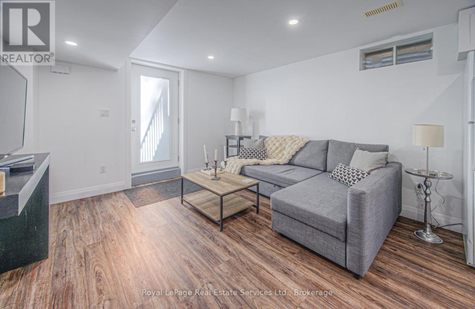 












92 ADAM STREET

,
Cambridge,




Ontario
N3C2K6

