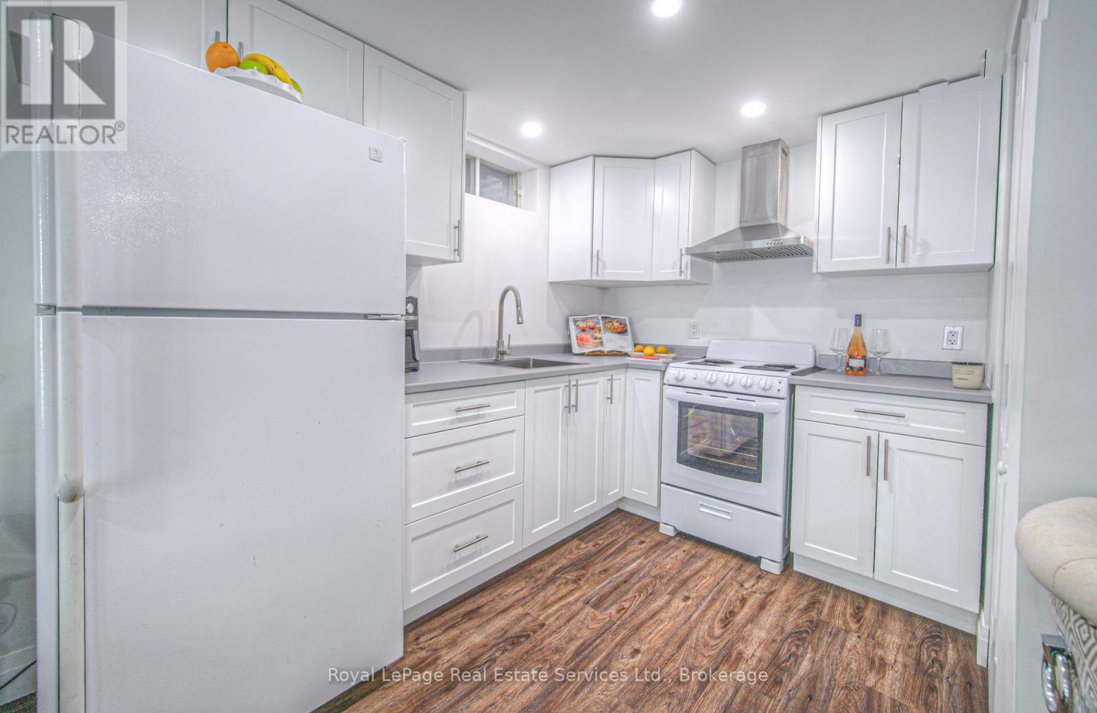 












92 ADAM STREET

,
Cambridge,




Ontario
N3C2K6

