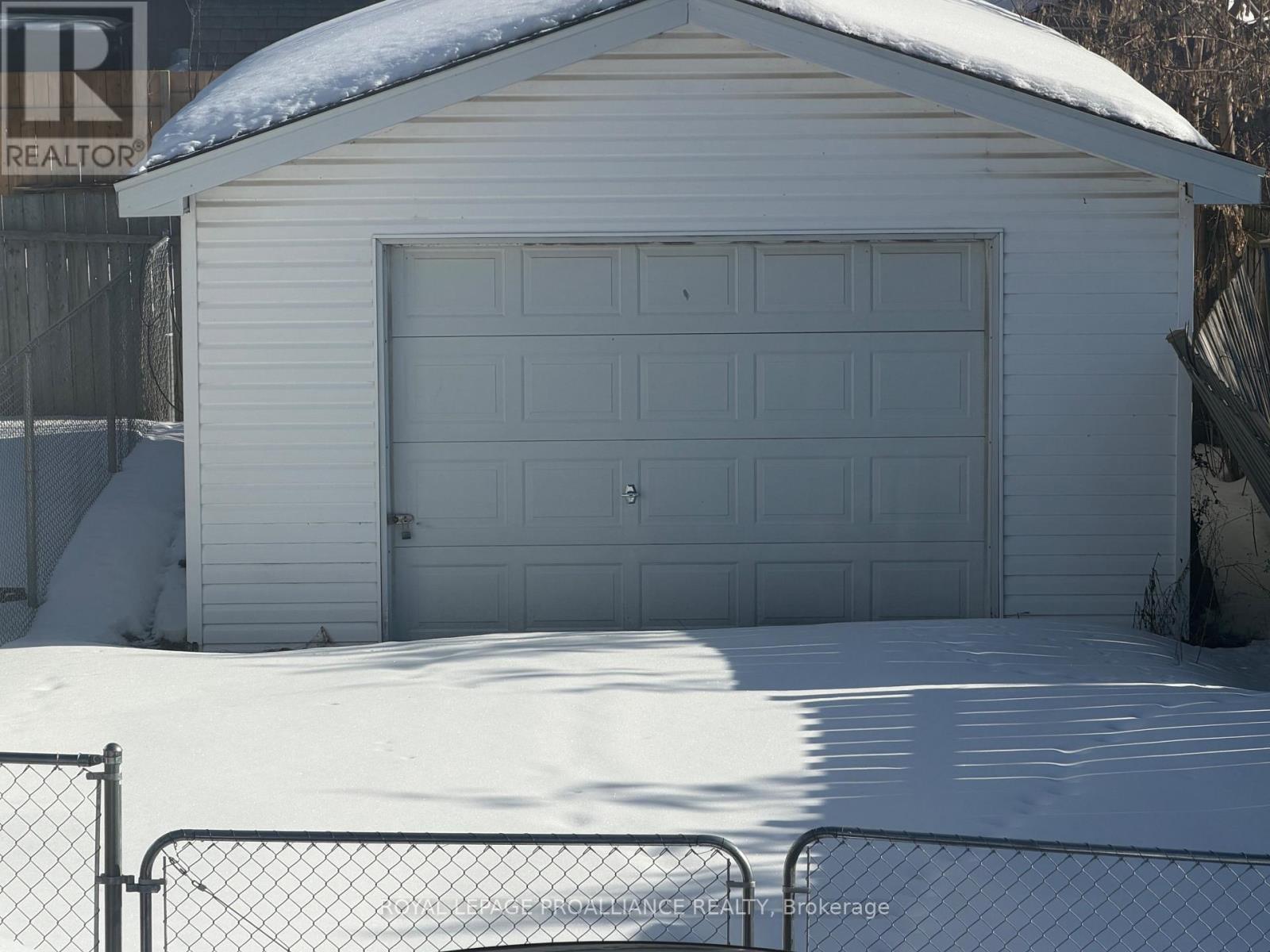 












71 BUELL STREET

,
Brockville,




Ontario
K6V4Y4

