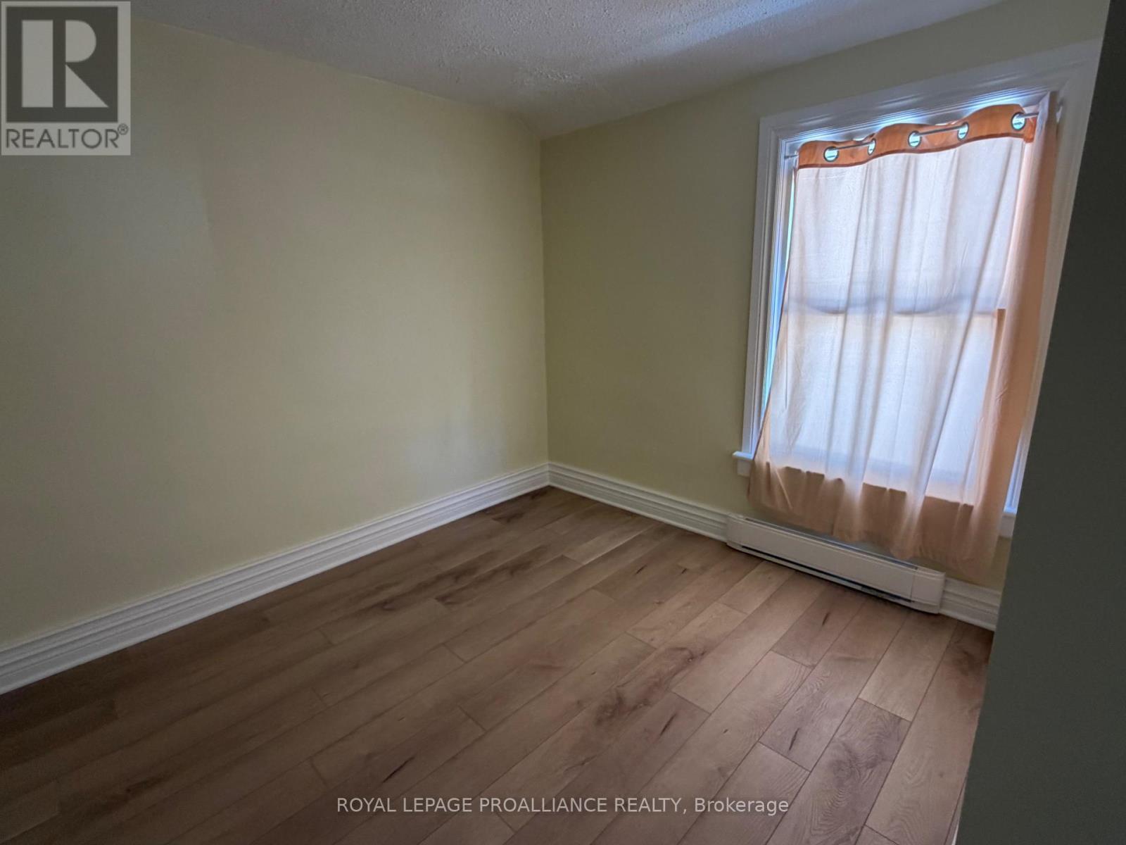 












71 BUELL STREET

,
Brockville,




Ontario
K6V4Y4

