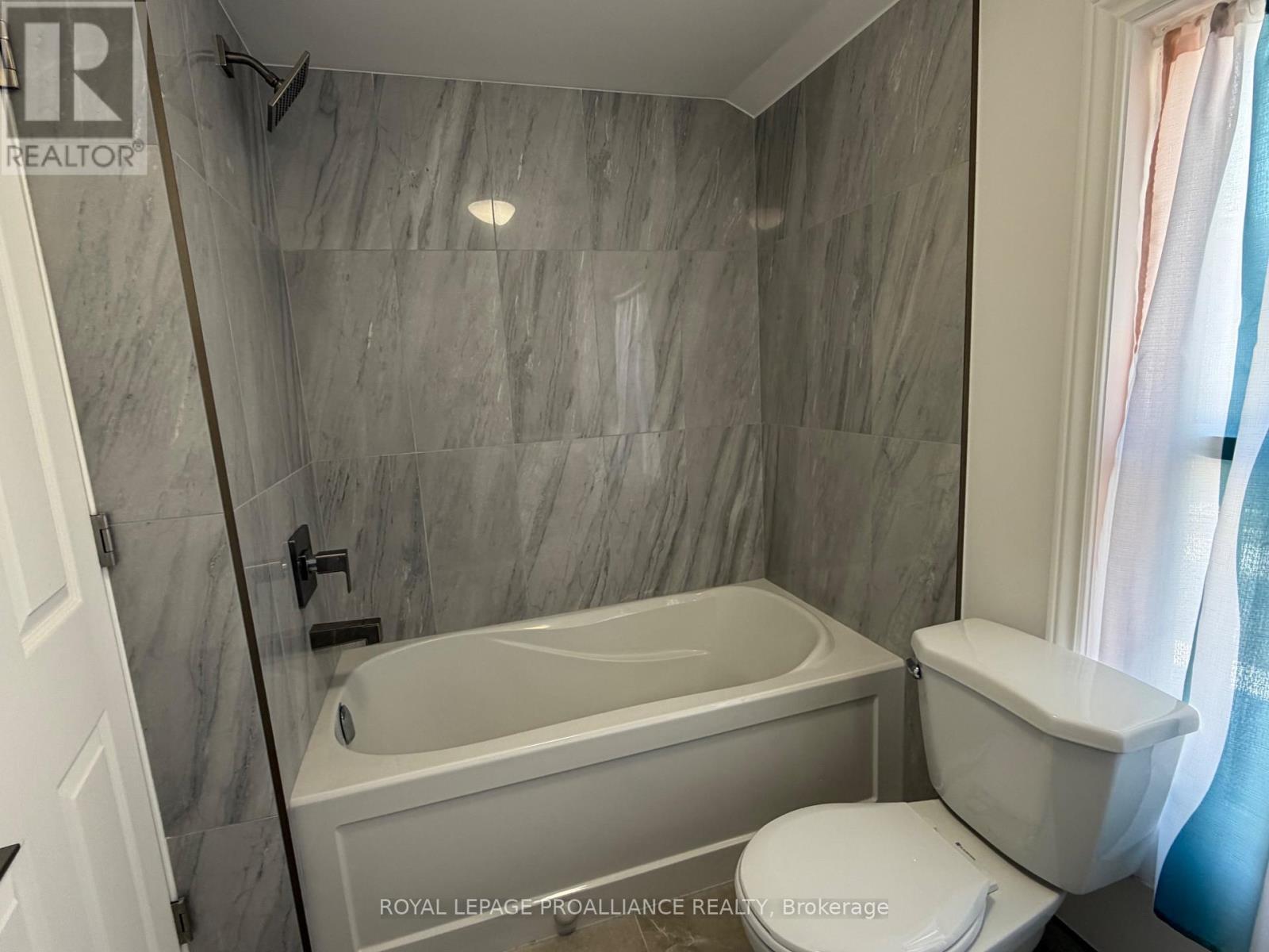 












71 BUELL STREET

,
Brockville,




Ontario
K6V4Y4

