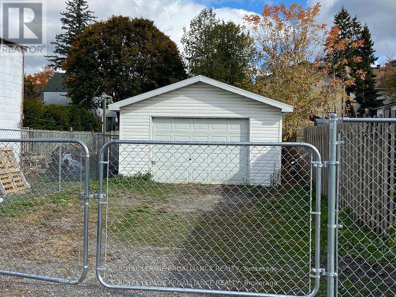 












71 BUELL STREET

,
Brockville,




Ontario
K6V4Y4

