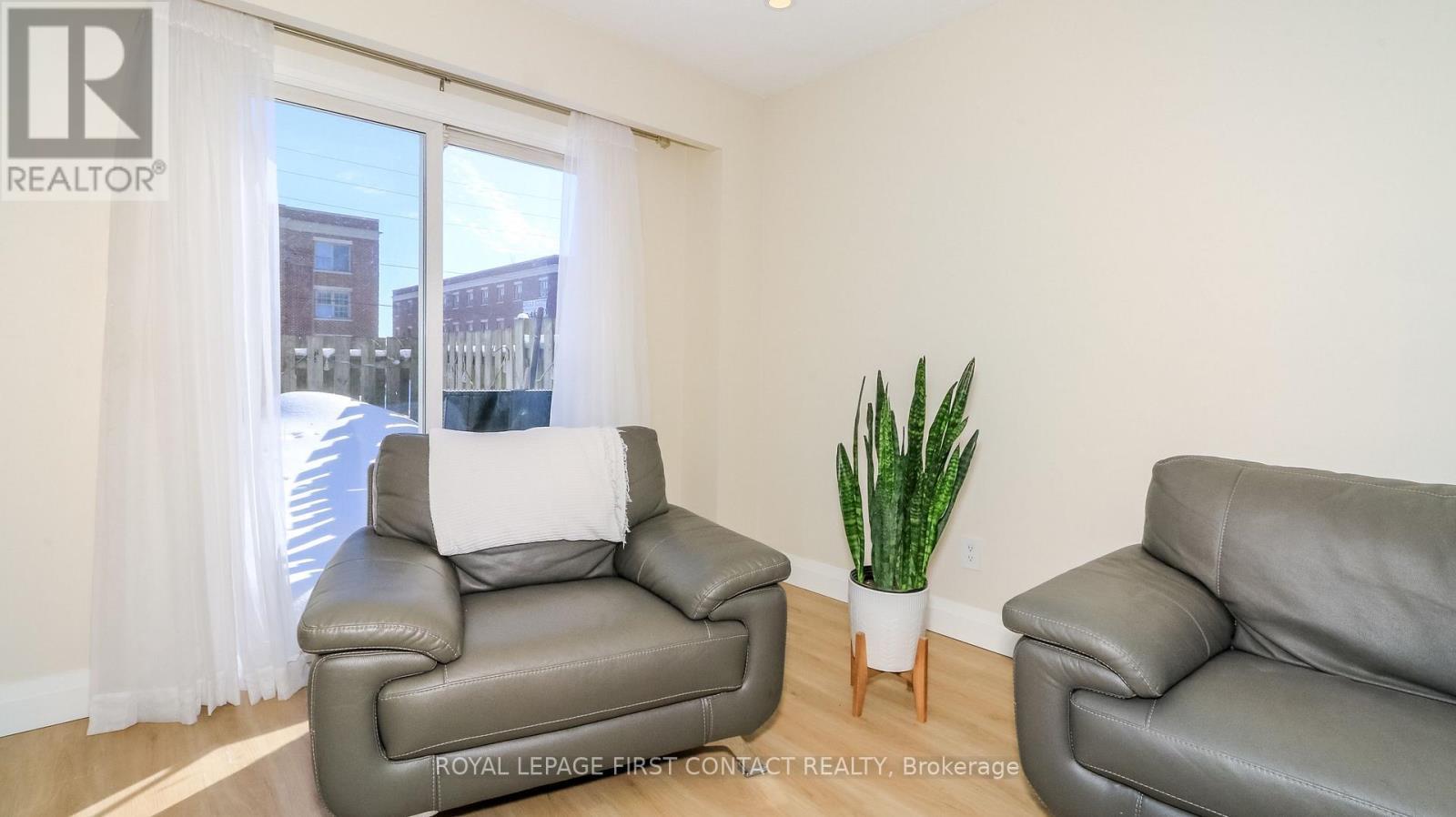 












UNIT #10 - 261 ROSE STREET

,
Barrie,




Ontario
L4M2V3

