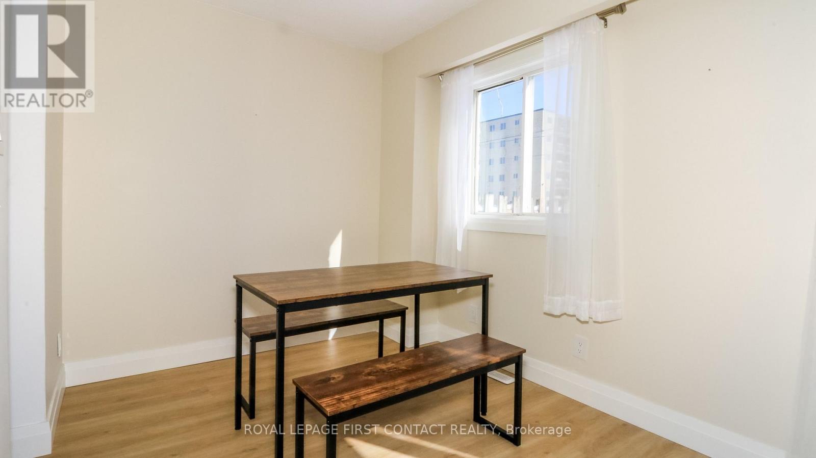 












UNIT #10 - 261 ROSE STREET

,
Barrie,




Ontario
L4M2V3

