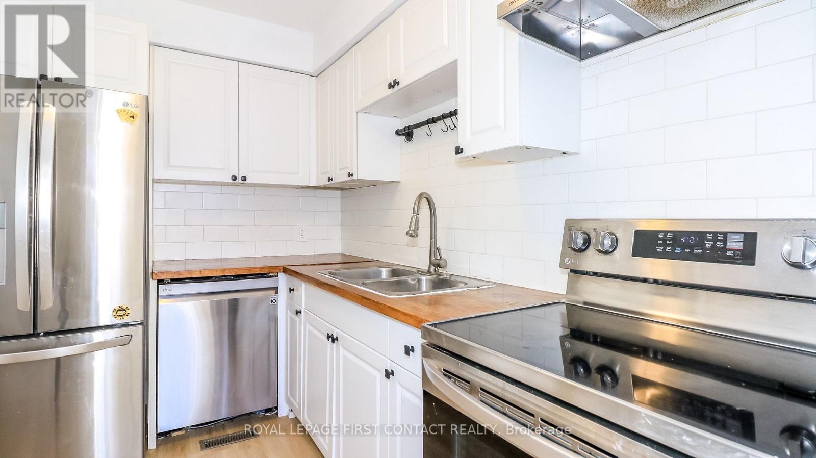 












UNIT #10 - 261 ROSE STREET

,
Barrie,




Ontario
L4M2V3

