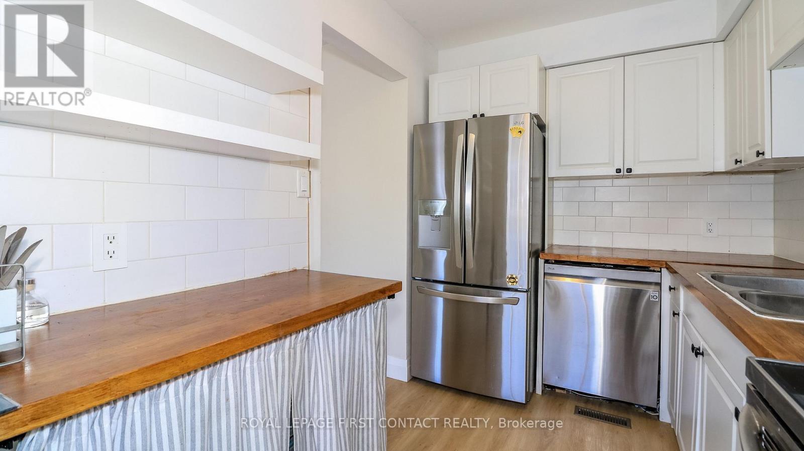 












UNIT #10 - 261 ROSE STREET

,
Barrie,




Ontario
L4M2V3

