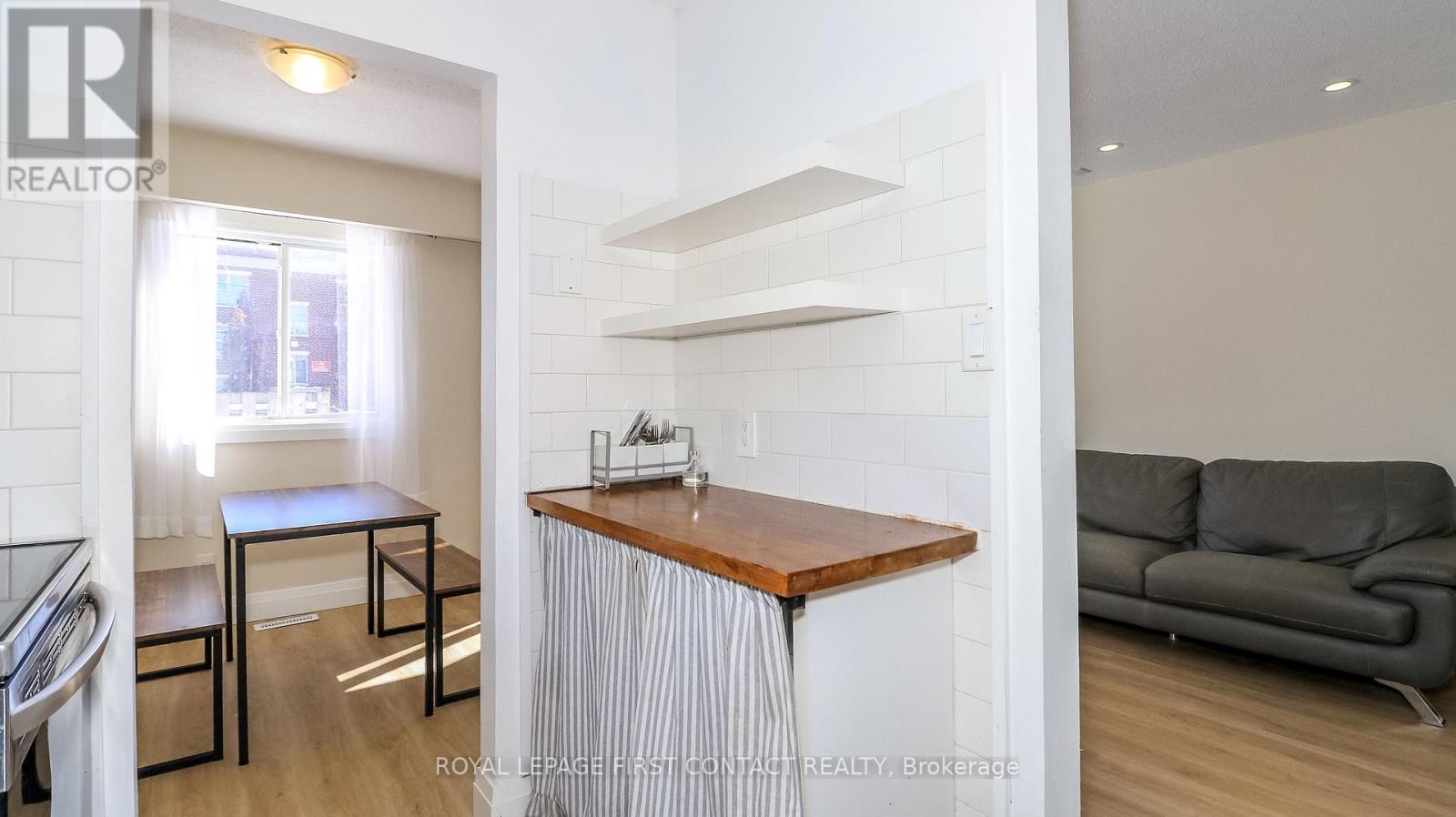 












UNIT #10 - 261 ROSE STREET

,
Barrie,




Ontario
L4M2V3

