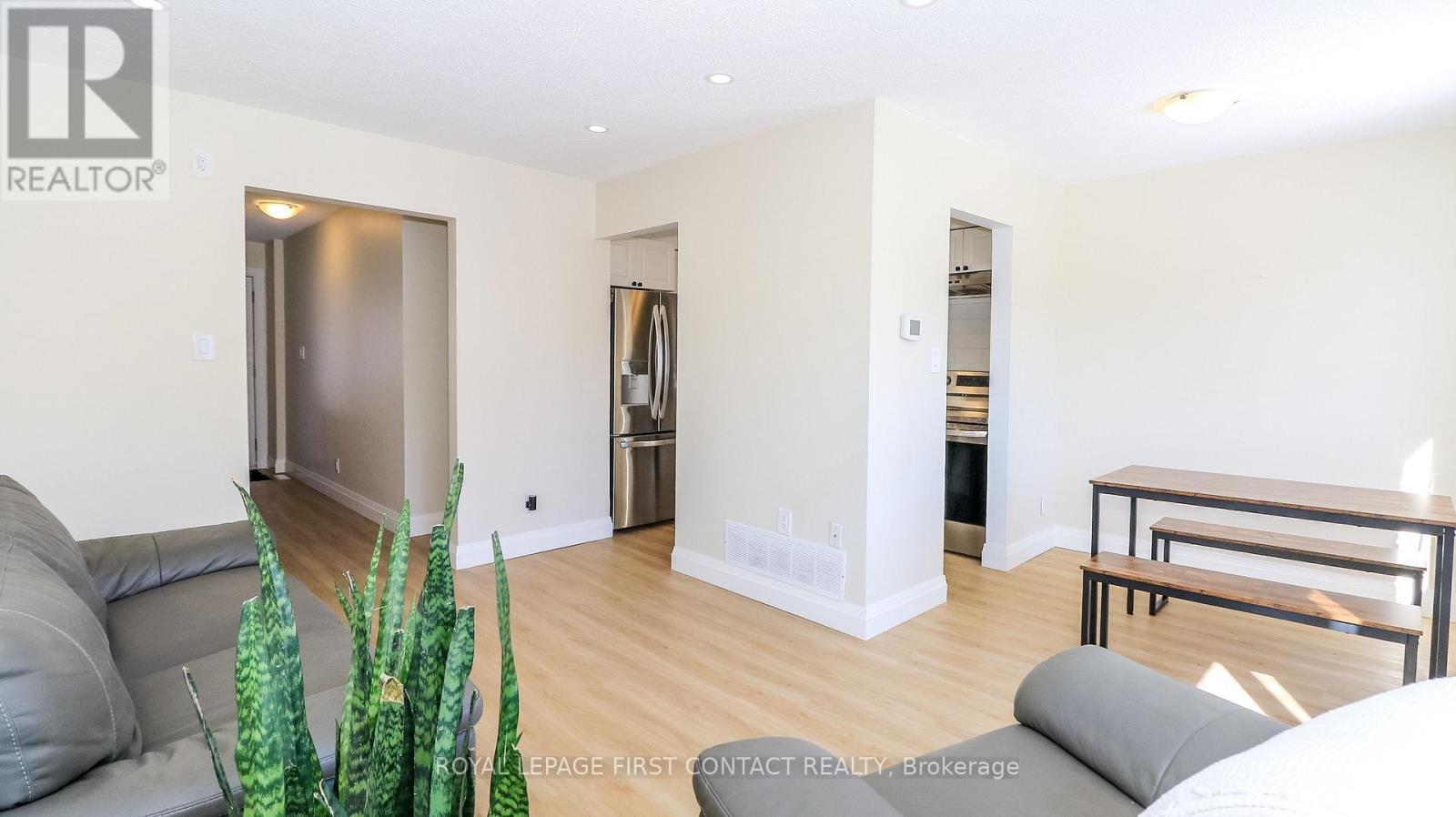 












UNIT #10 - 261 ROSE STREET

,
Barrie,




Ontario
L4M2V3

