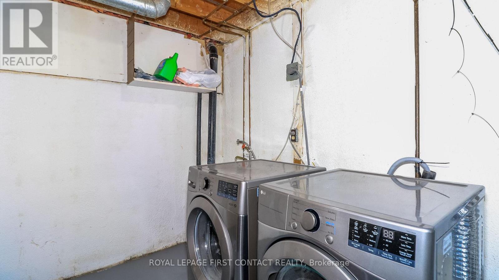 












UNIT #10 - 261 ROSE STREET

,
Barrie,




Ontario
L4M2V3

