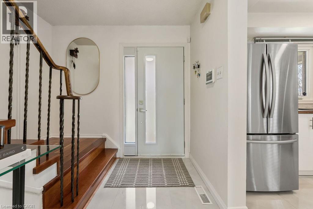 












161 RIVERVIEW Street

,
Oakville,




Ontario
L6L5S2

