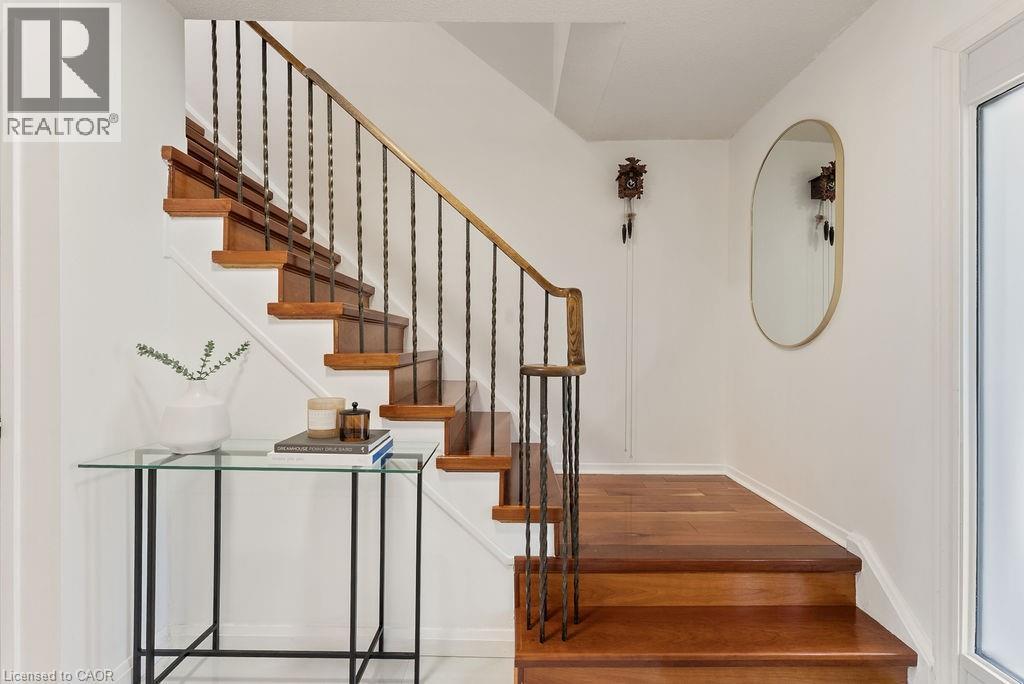 












161 RIVERVIEW Street

,
Oakville,




Ontario
L6L5S2

