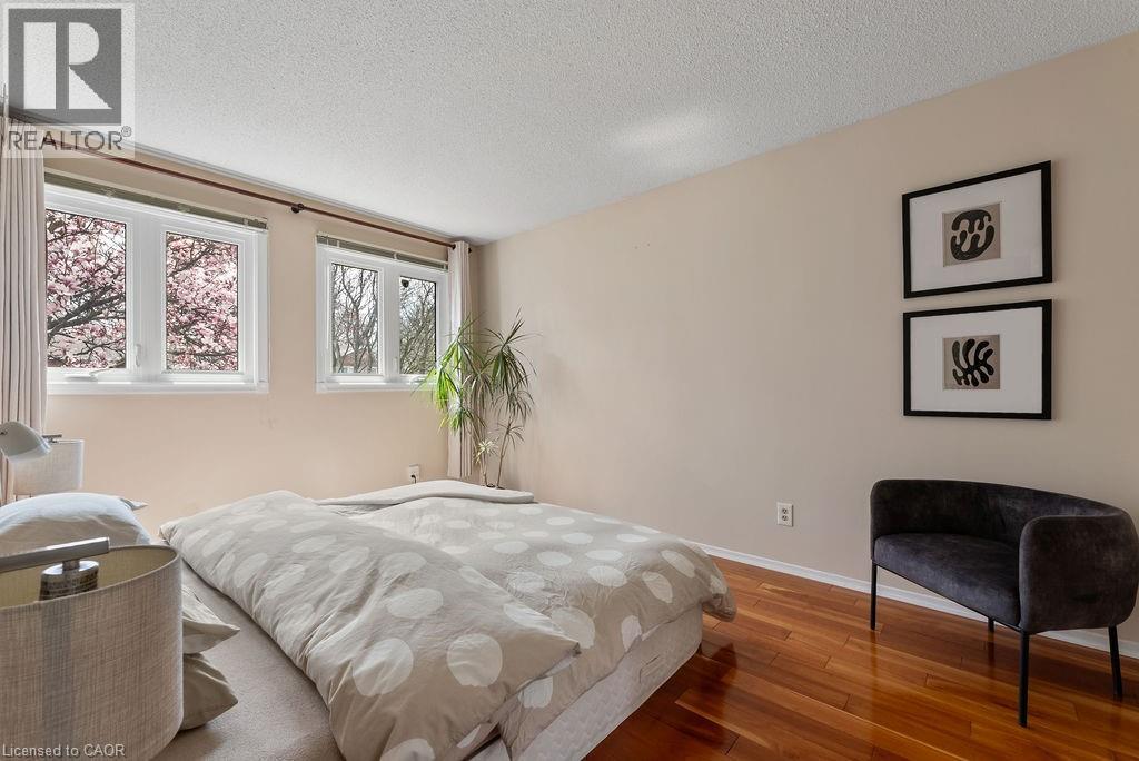 












161 RIVERVIEW Street

,
Oakville,




Ontario
L6L5S2

