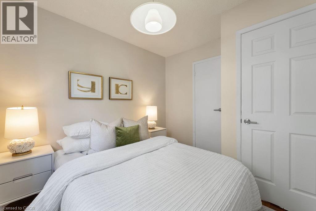 












161 RIVERVIEW Street

,
Oakville,




Ontario
L6L5S2

