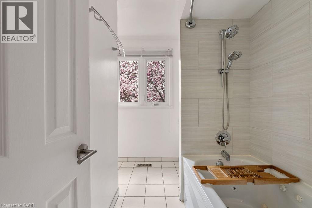 












161 RIVERVIEW Street

,
Oakville,




Ontario
L6L5S2

