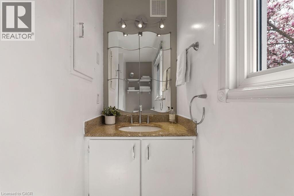 












161 RIVERVIEW Street

,
Oakville,




Ontario
L6L5S2

