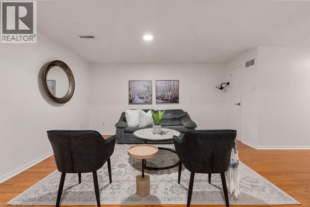 












161 RIVERVIEW Street

,
Oakville,




Ontario
L6L5S2

