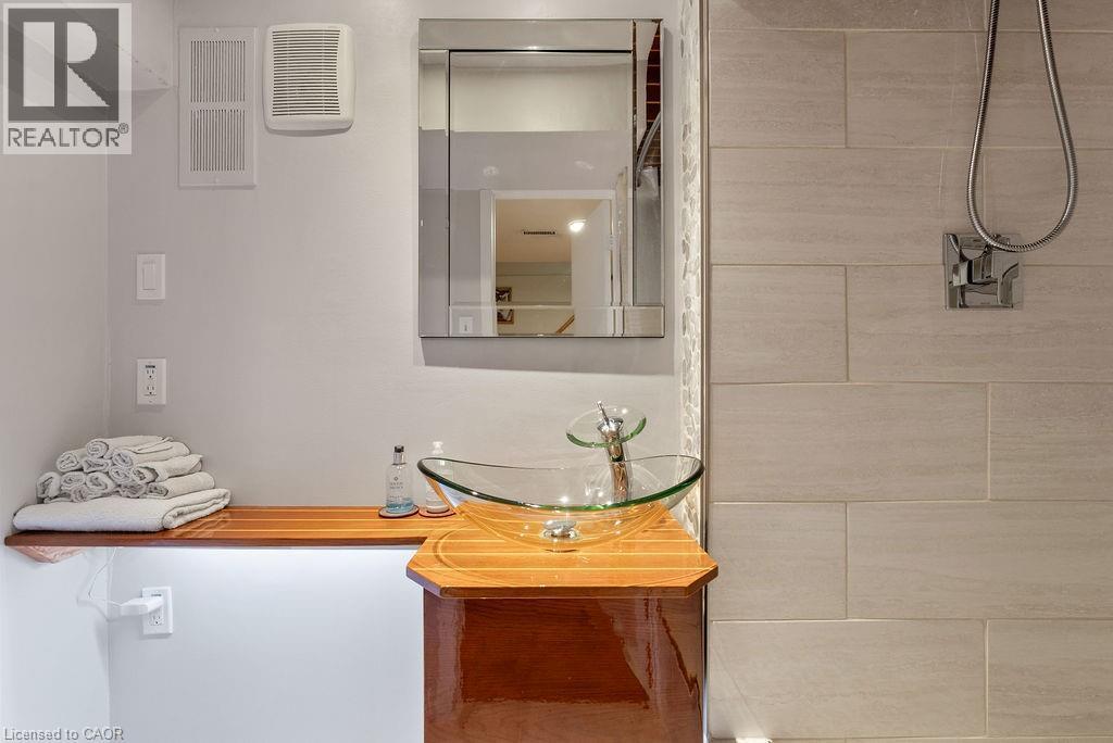 












161 RIVERVIEW Street

,
Oakville,




Ontario
L6L5S2

